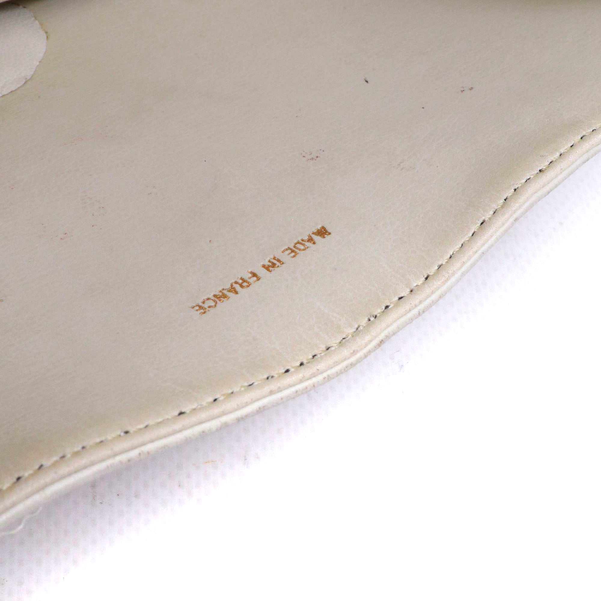 CHANEL - Sac classique à rabat Chanel vintage en cuir blanc