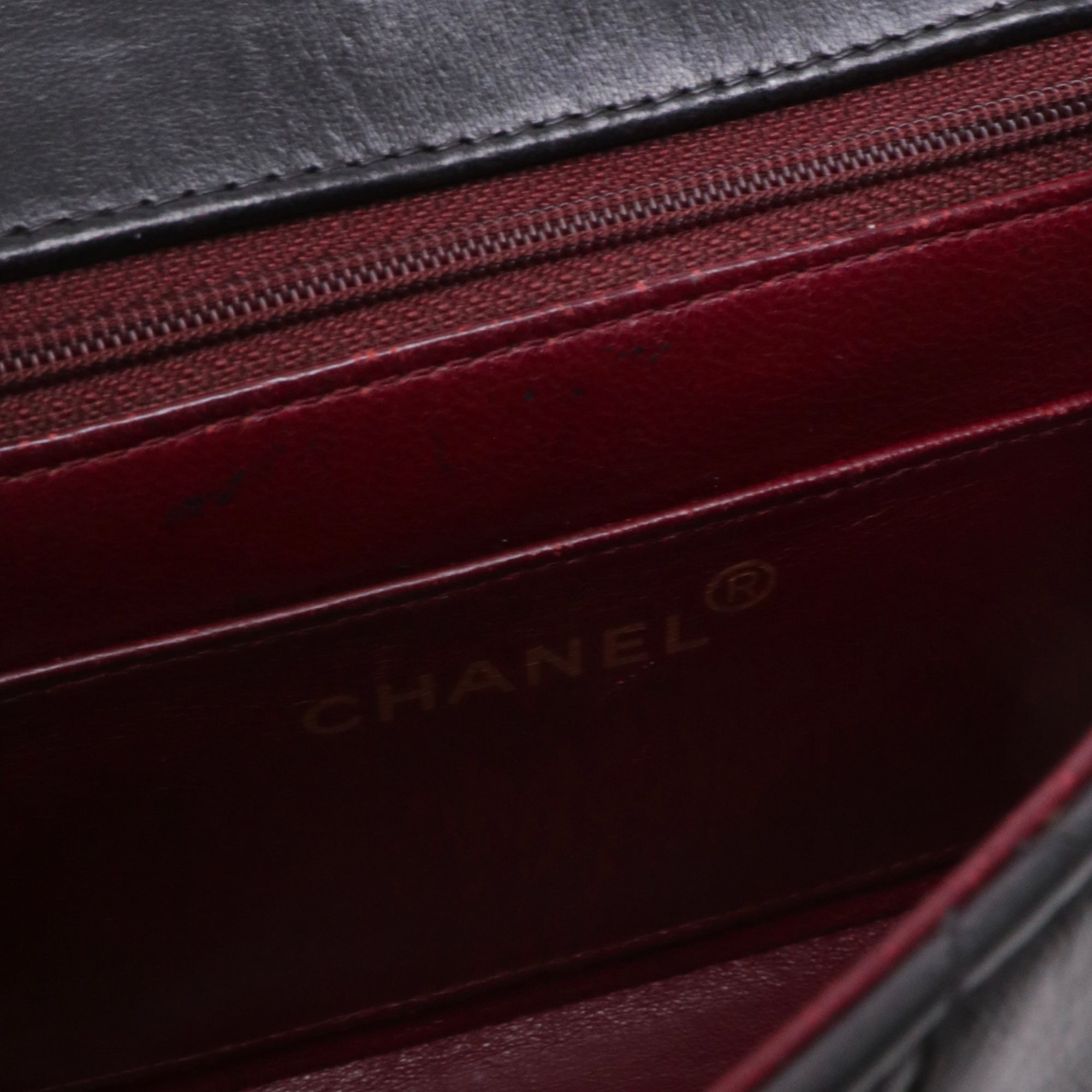 CHANEL - Sac à bandoulière Classique/Timeless Mini Square Chanel en cuir noir vintage