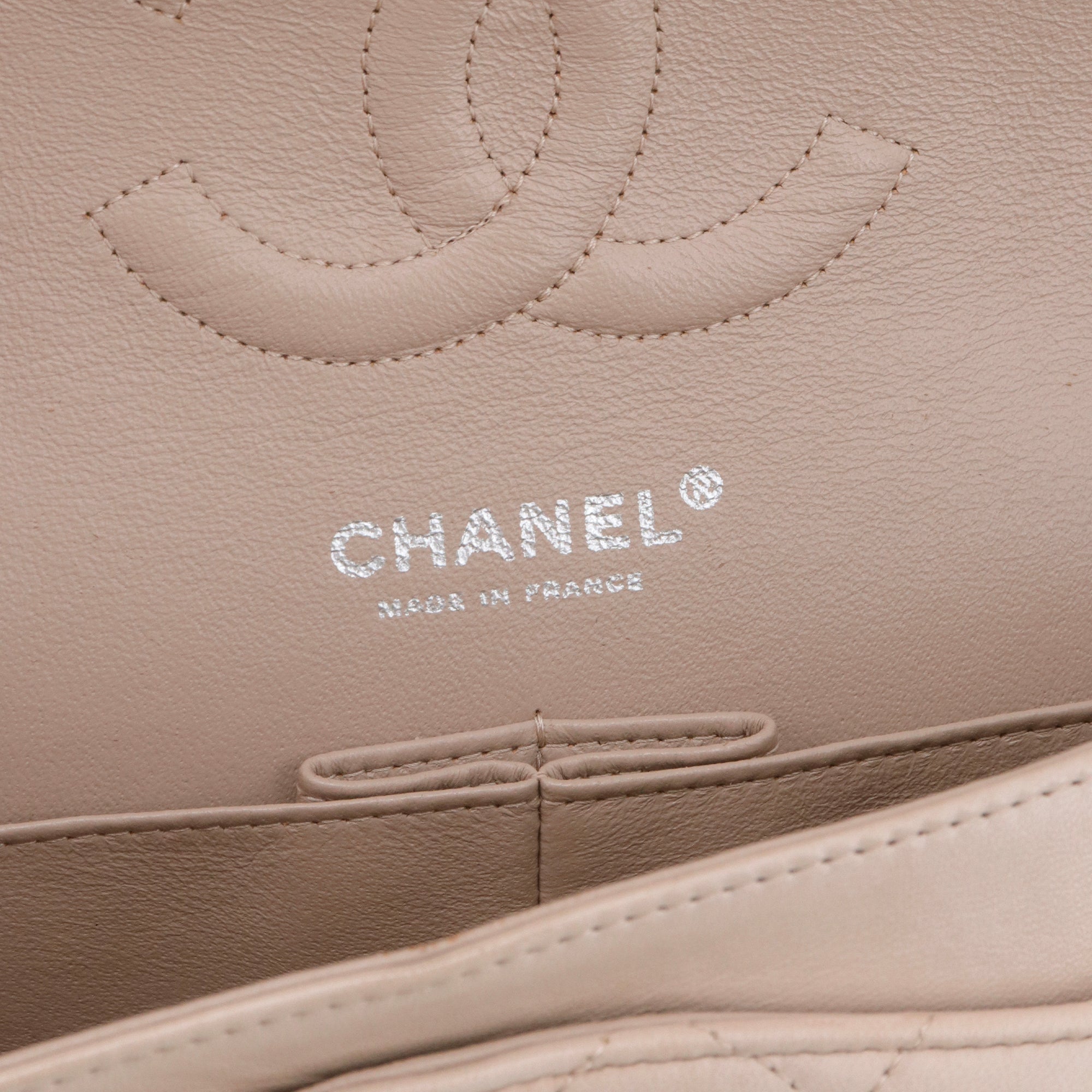 CHANEL - Sac à main Classique/Timeless Chanel 11.12 double flap Chanel en cuir lisse beige