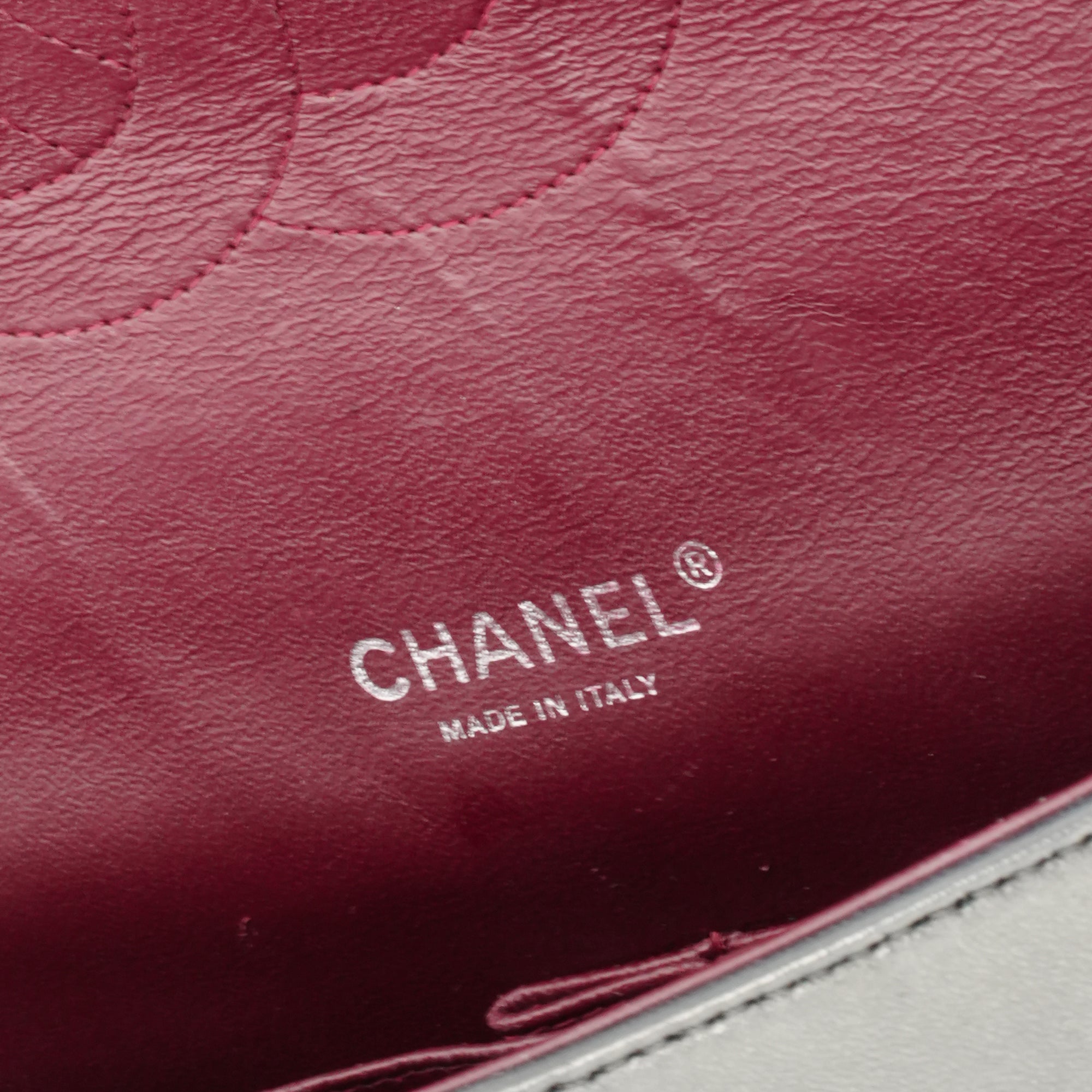 CHANEL - Sac à bandoulière Classique/Timeless Maxi Jumbo Chanel en cuir lisse noir