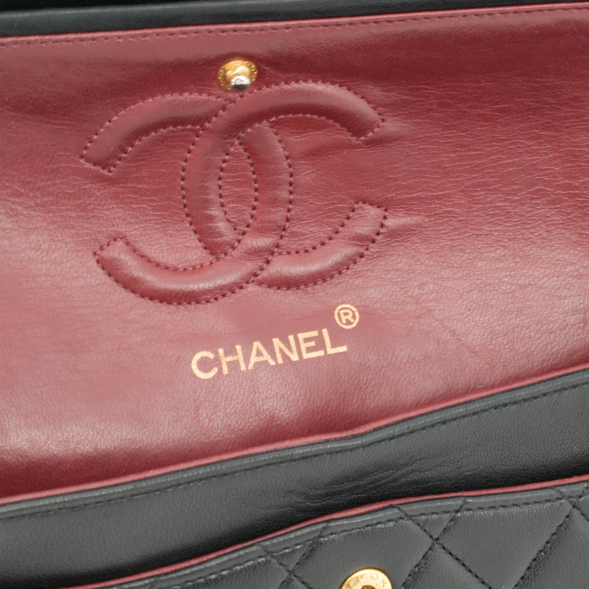 CHANEL - Sac à main Classique/Timeless small Chanel en cuir matelassé noir vintage