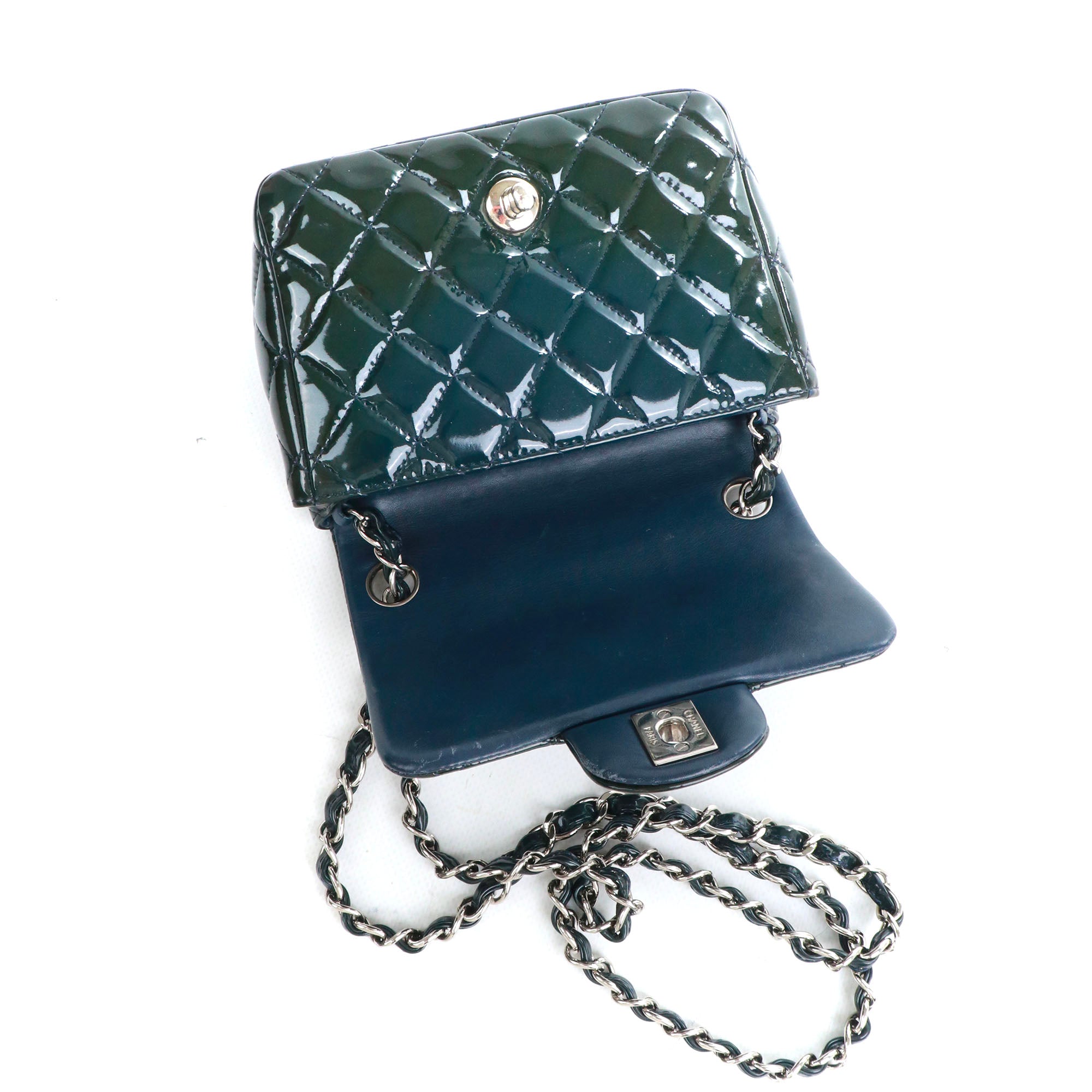 CHANEL - Sac à bandoulière Timeless Mini Square Chanel en cuir verni kaki