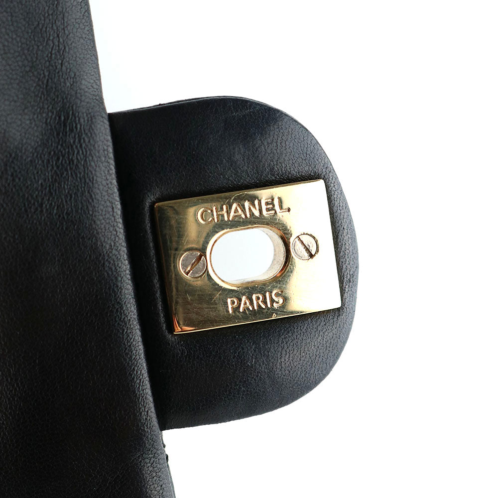 CHANEL - Sac à main Timeless mini édition limitée Valentine's Day