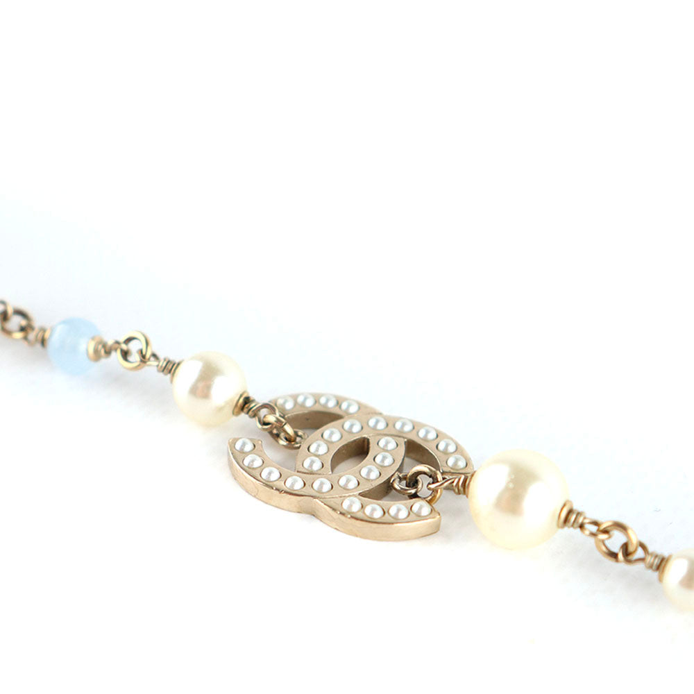 CHANEL - Bracelet CC avec perles