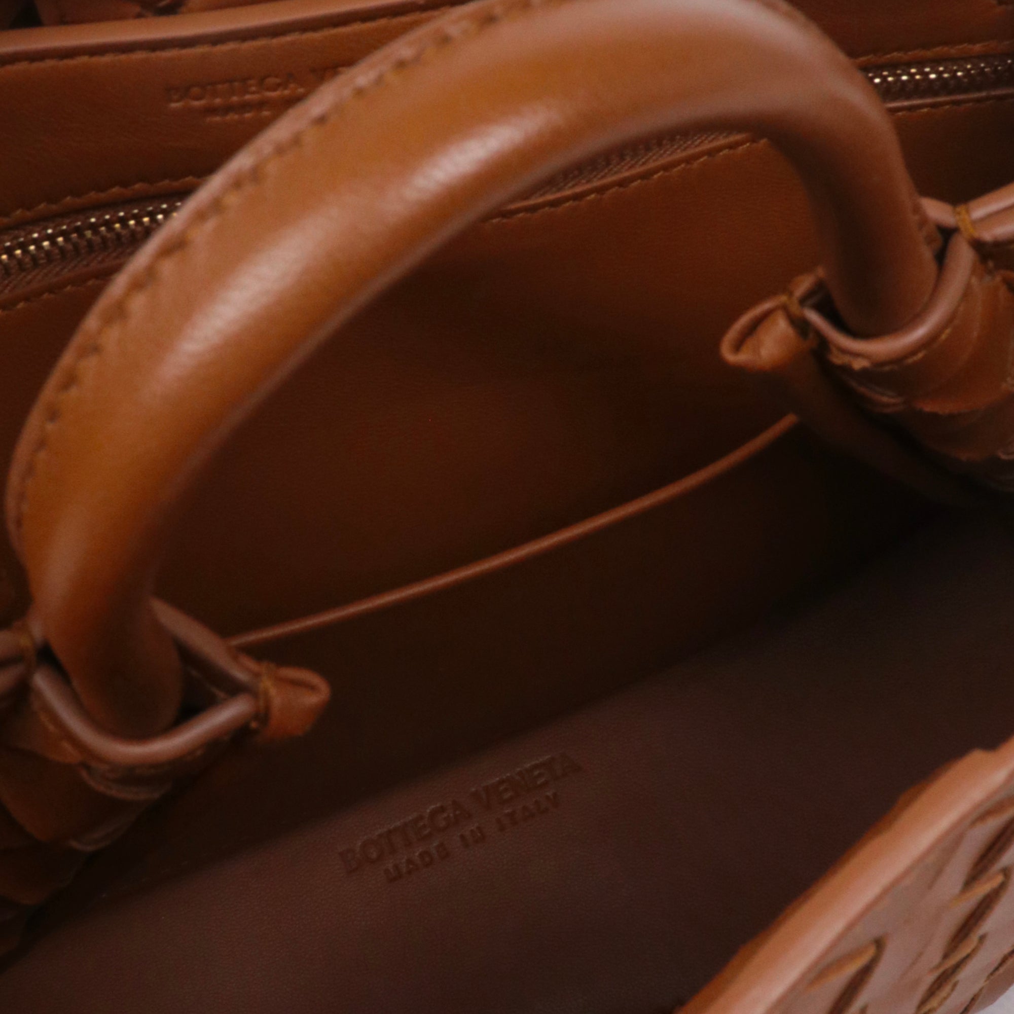 BOTTEGA VENETA - Sac à bandoulière Andiamo small Bottega Veneta en cuir marron