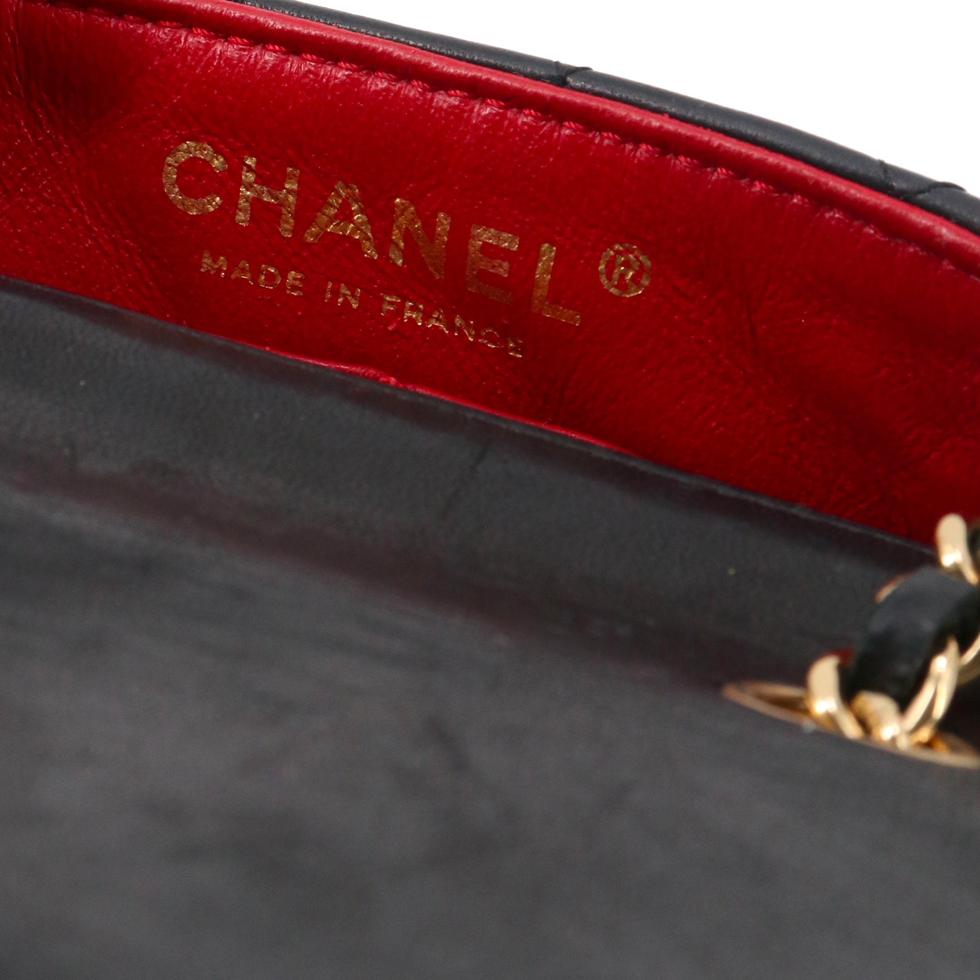 CHANEL - Sac à bandoulière Classique/Timeless micro Chanel en cuir lisse noir vintage