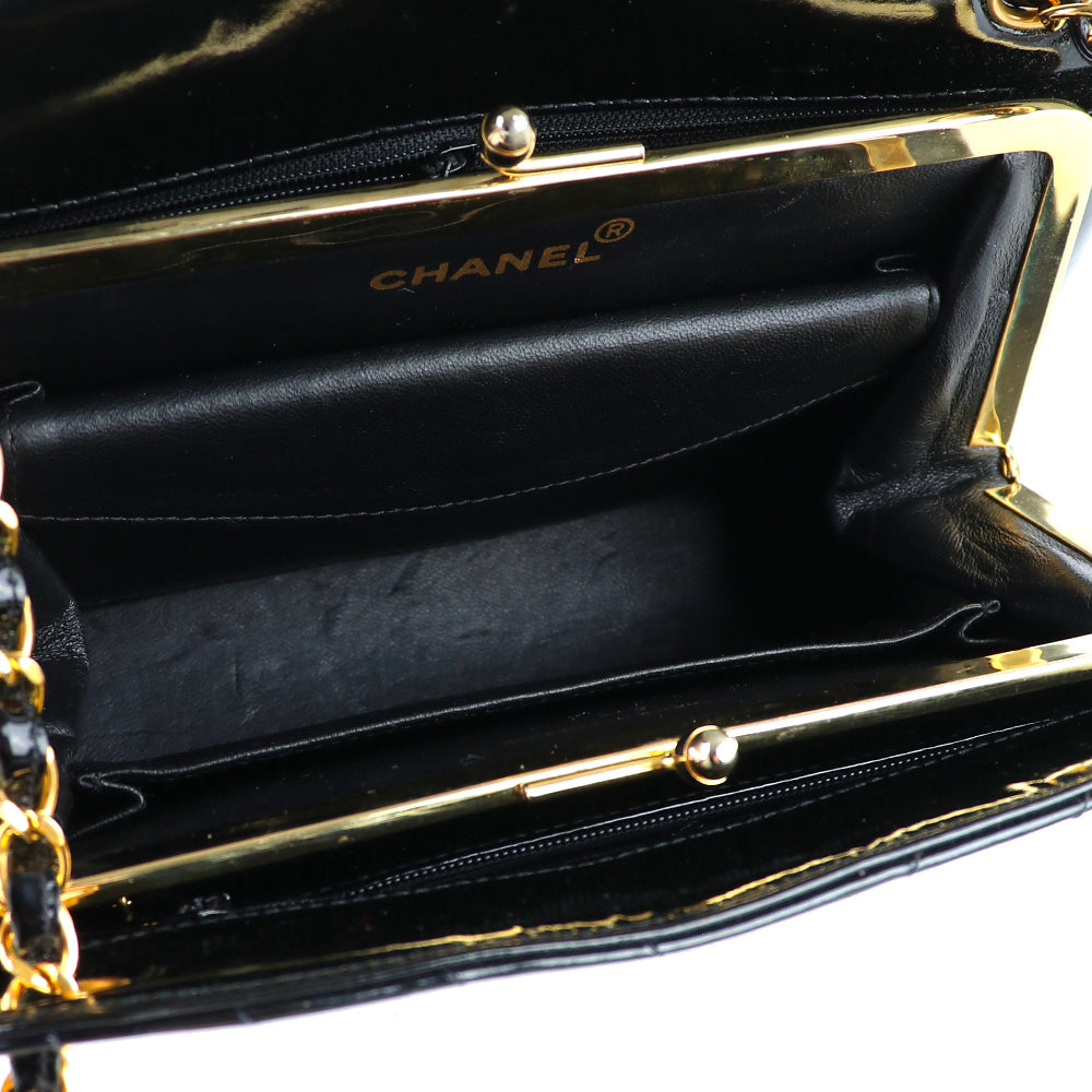 CHANEL - Vintage patent leather shoulder bag