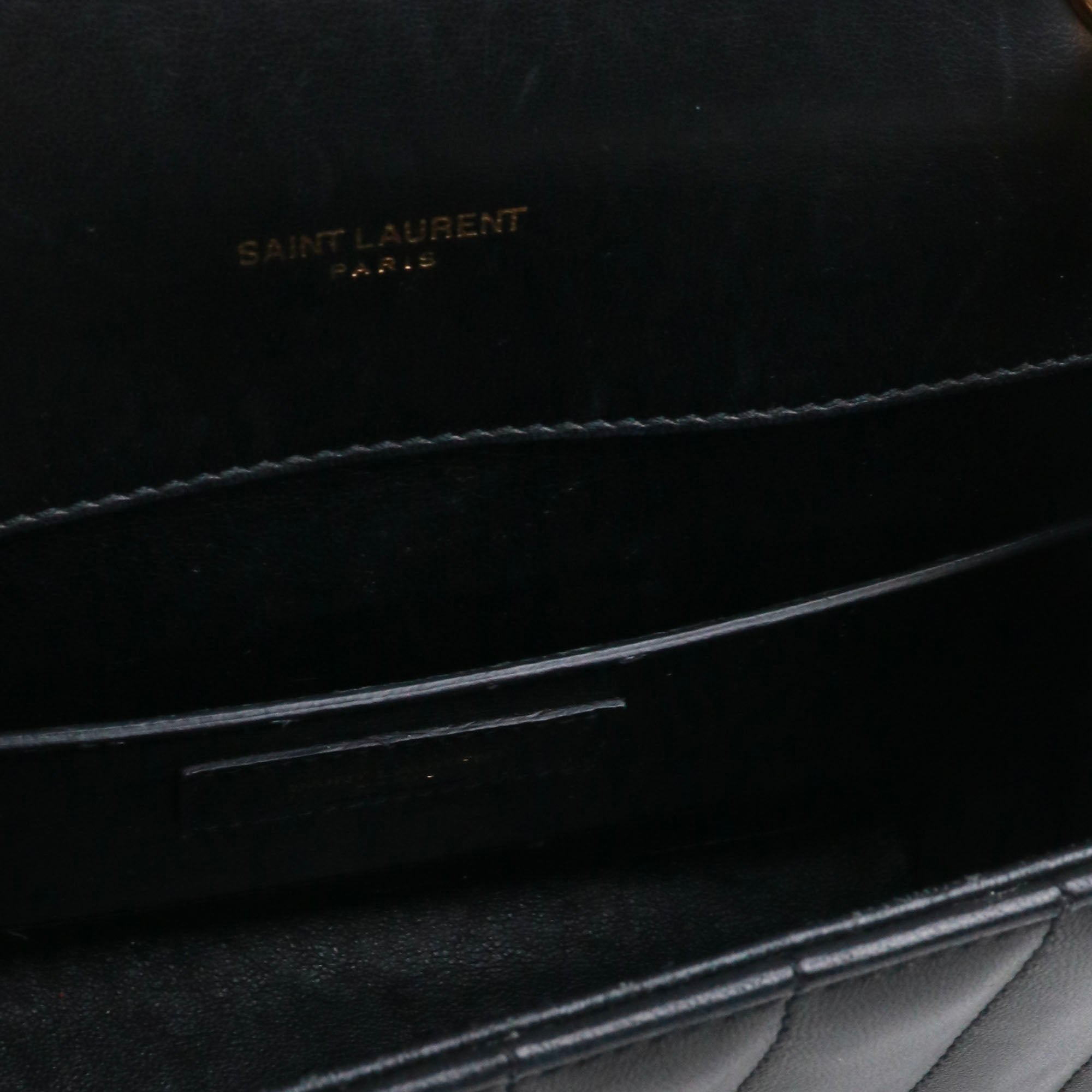 SAINT LAURENT - Sac à bandoulière Vicky Saint Laurent en cuir lisse noir