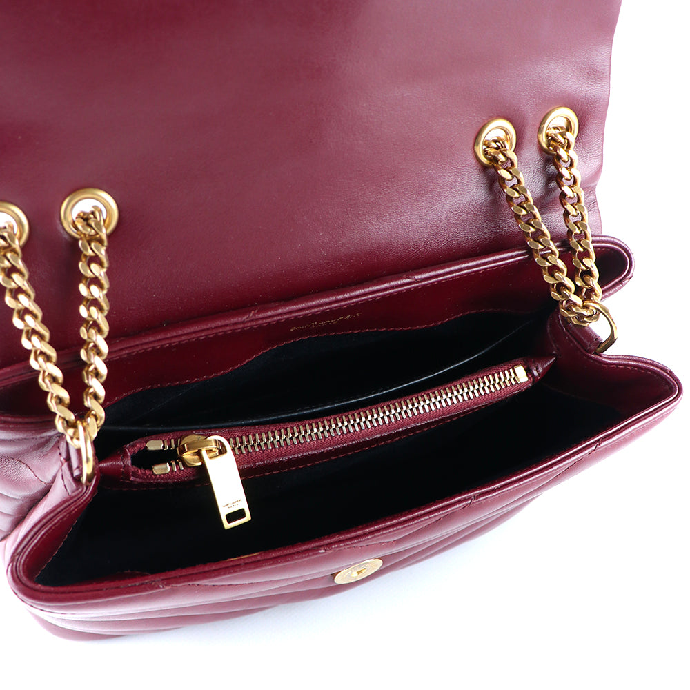 SAINT LAURENT - Sac à bandoulière Loulou small en cuir matelassé bordeaux