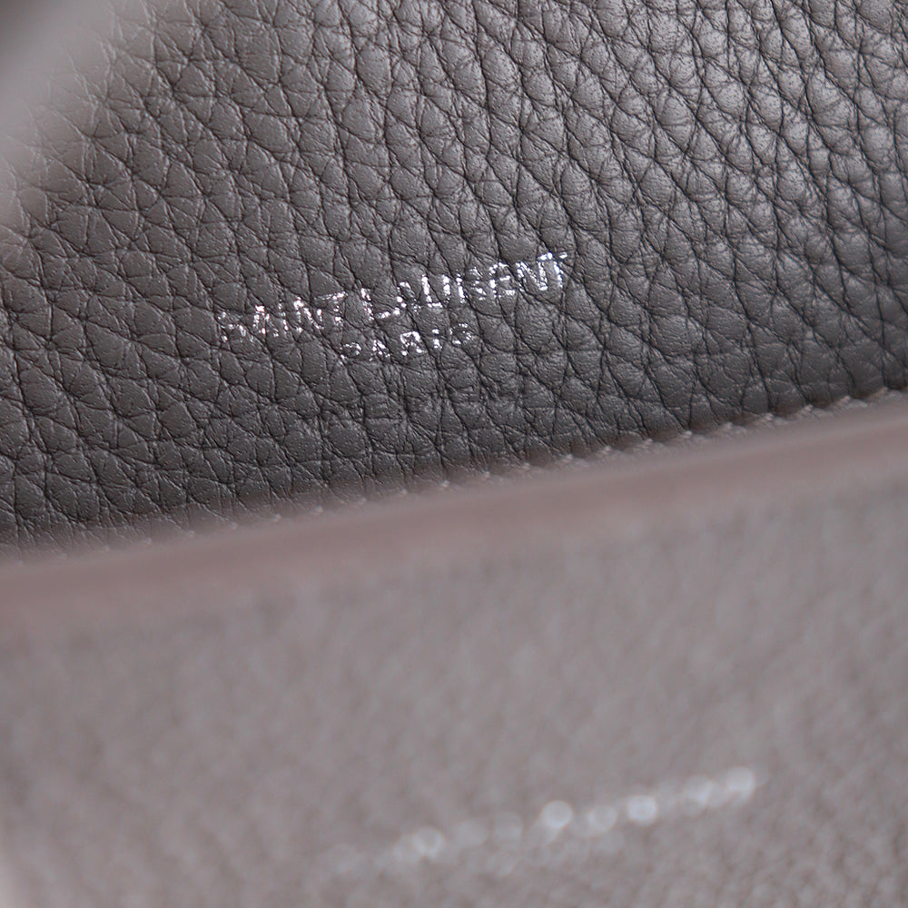SAINT LAURENT - Sac de jour nano en cuir grainé gris