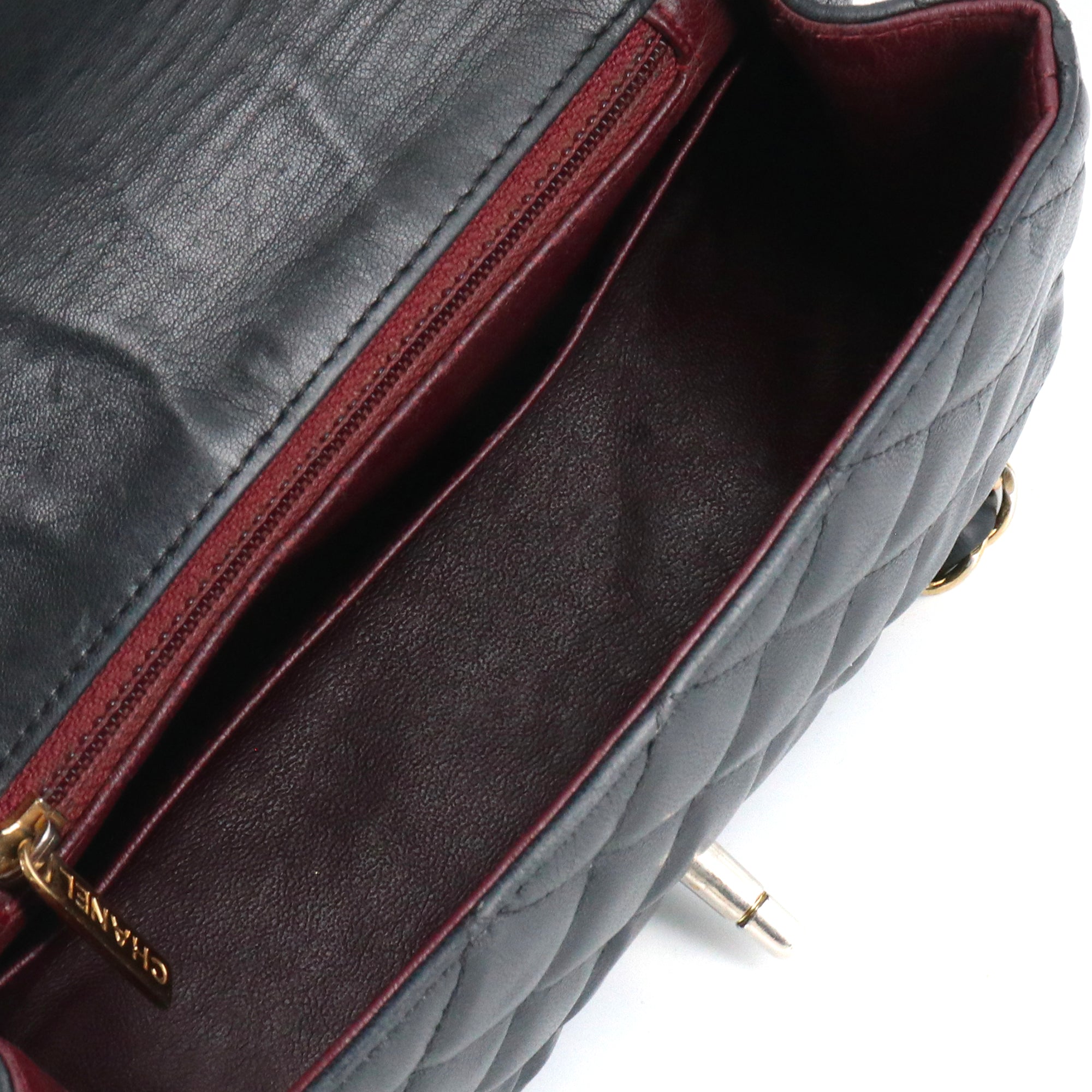 CHANEL - Sac à bandoulière Timeless Mini Square Chanel en cuir noir