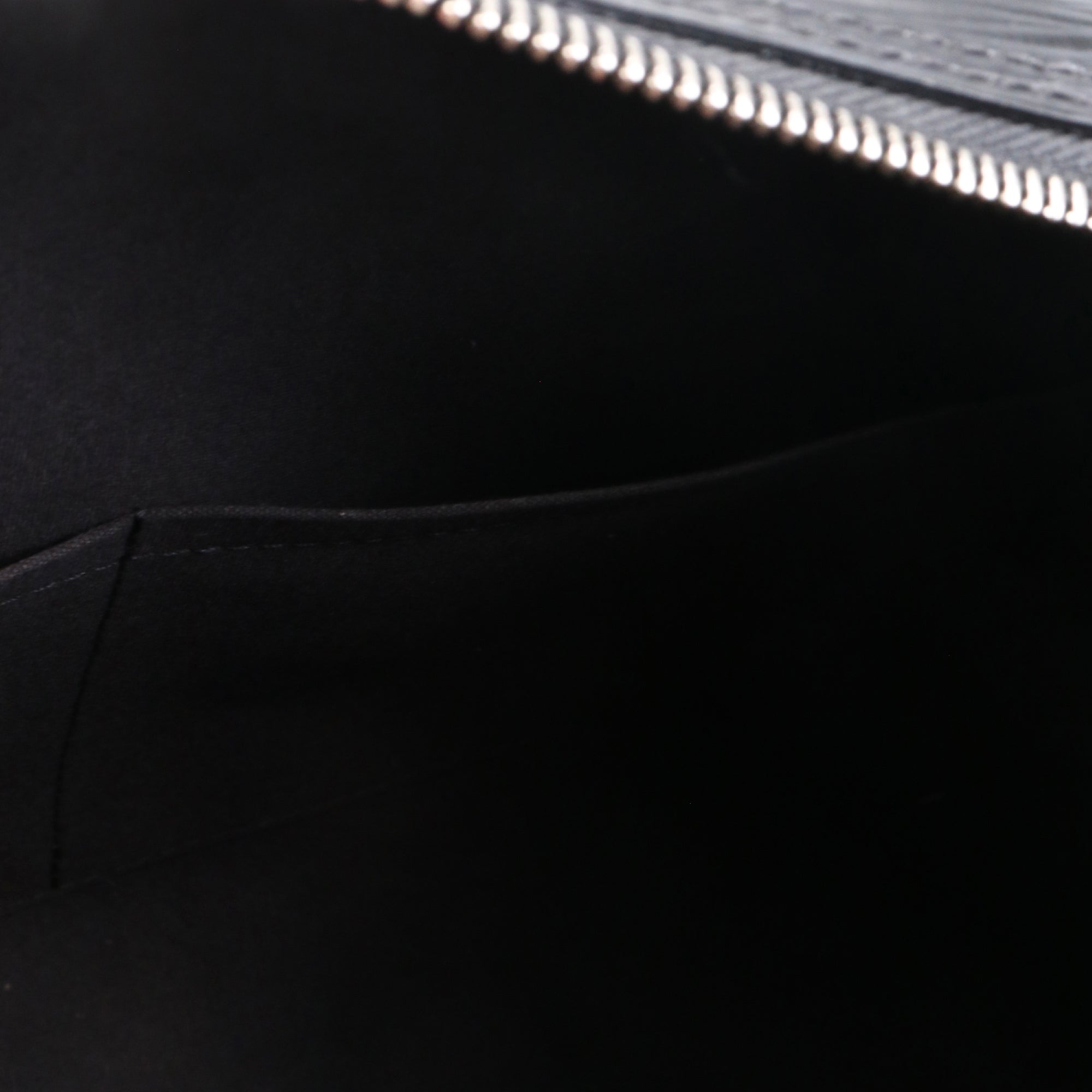 LOUIS VUITTON - Sac à main Speedy 35 Louis Vuitton en cuir épi noir