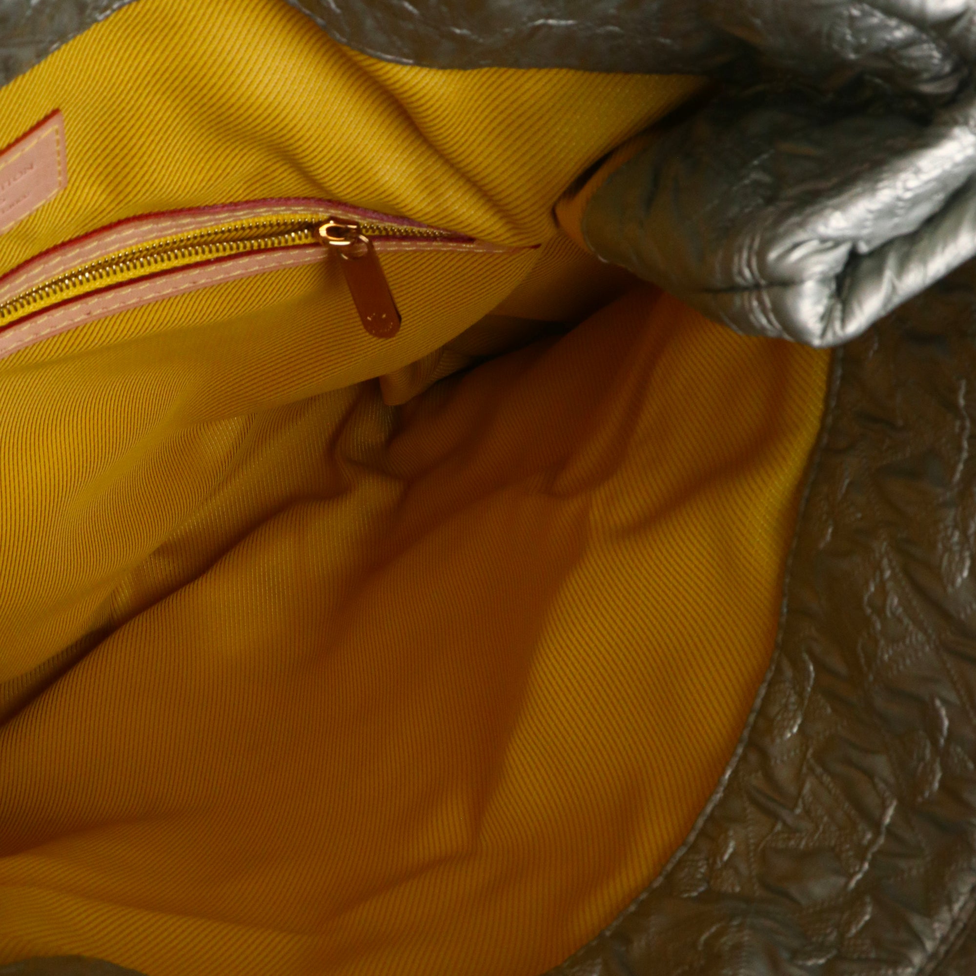 LOUIS VUITTON - Pochette Limelight Louis Vuitton Édition Limitée en soie monogrammée argenté