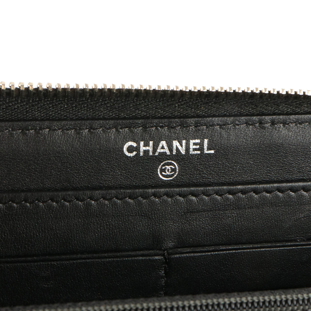 CHANEL - Portefeuille en cuir matelassé noir