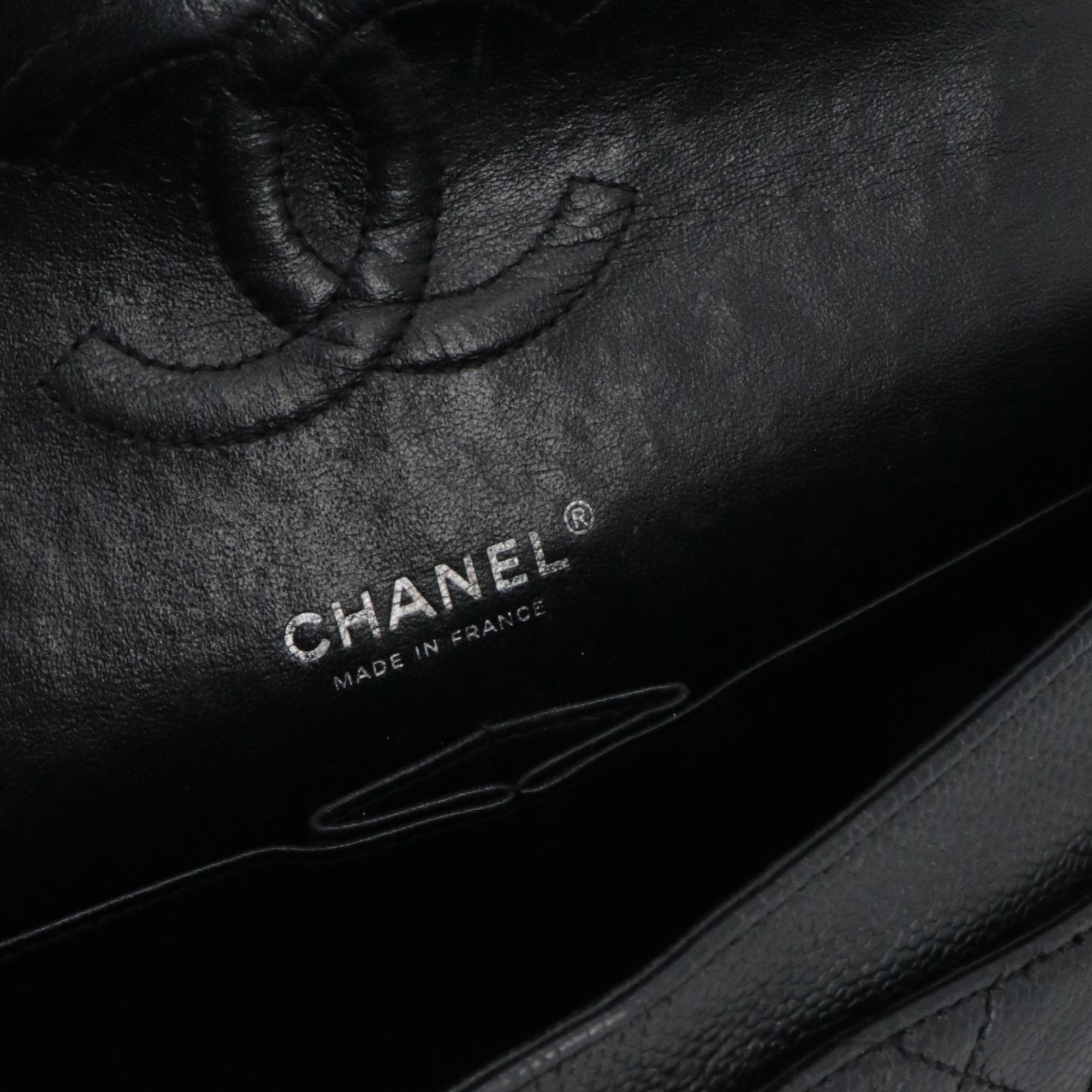 CHANEL - Sac à main Timeless/Classique Chanel medium double flap Chanel en cuir caviar noir