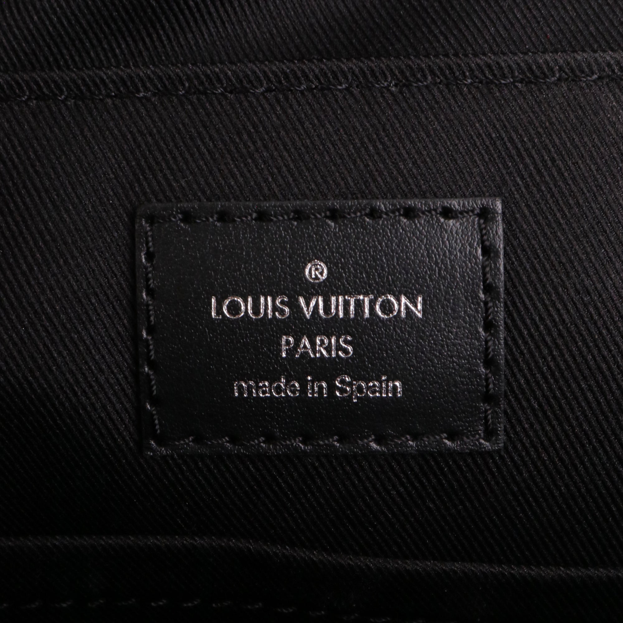 LOUIS VUITTON - Sac à bandoulière District PM Louis Vuitton en toile graphite