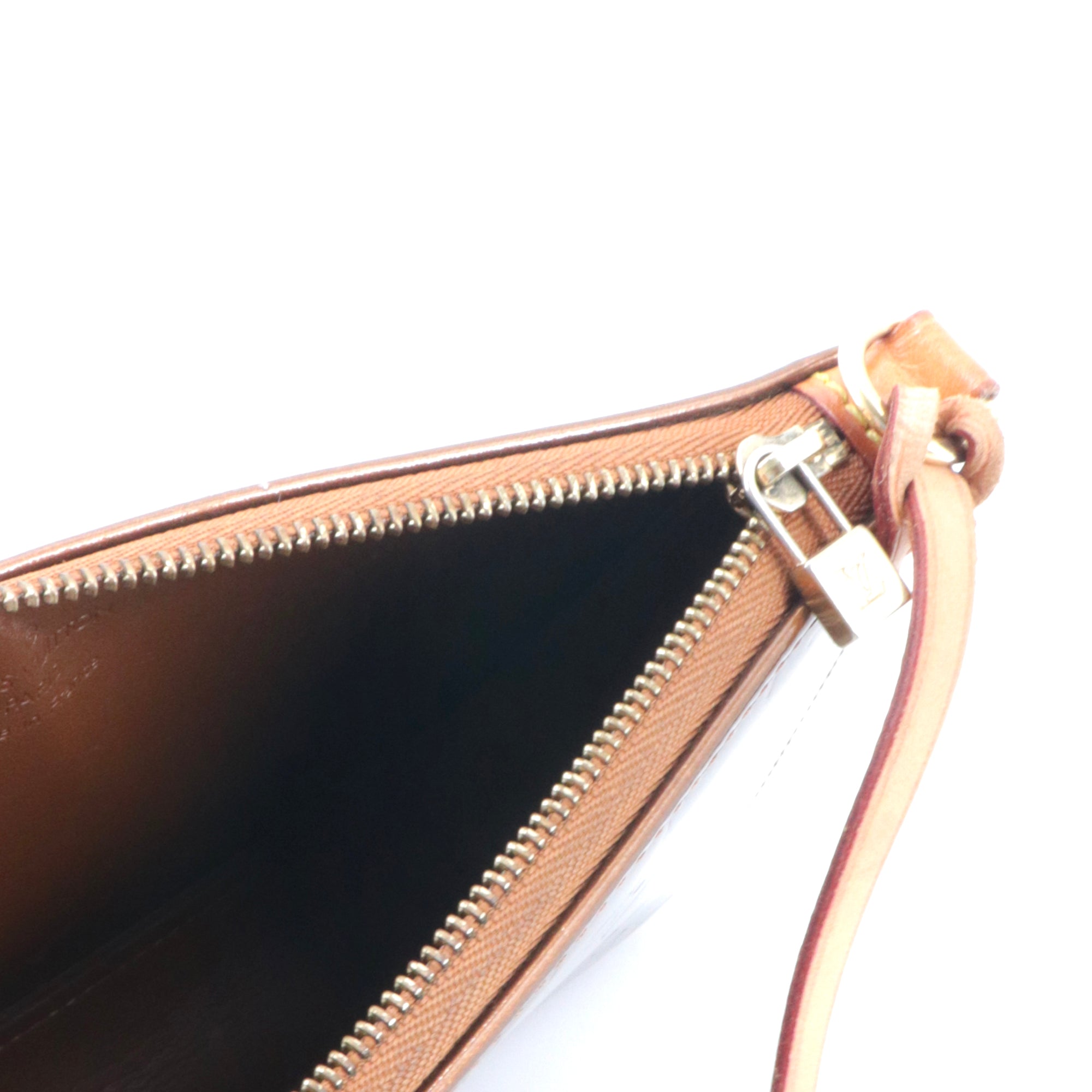 LOUIS VUITTON - Pochette Lexington Louis Vuitton en cuir verni monogrammé