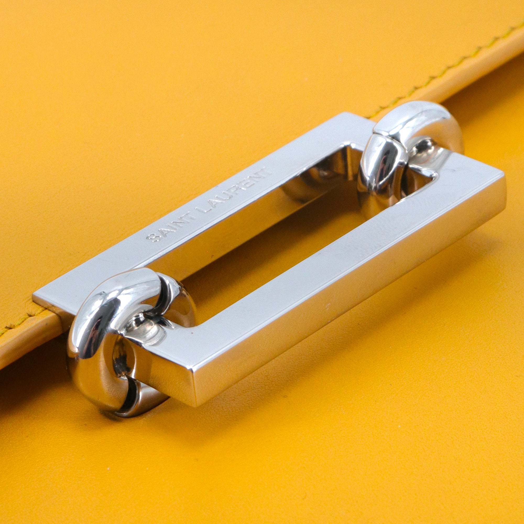 SAINT LAURENT - Sac à bandoulière Pavé Satchel Saint Laurent en cuir jaune moutarde