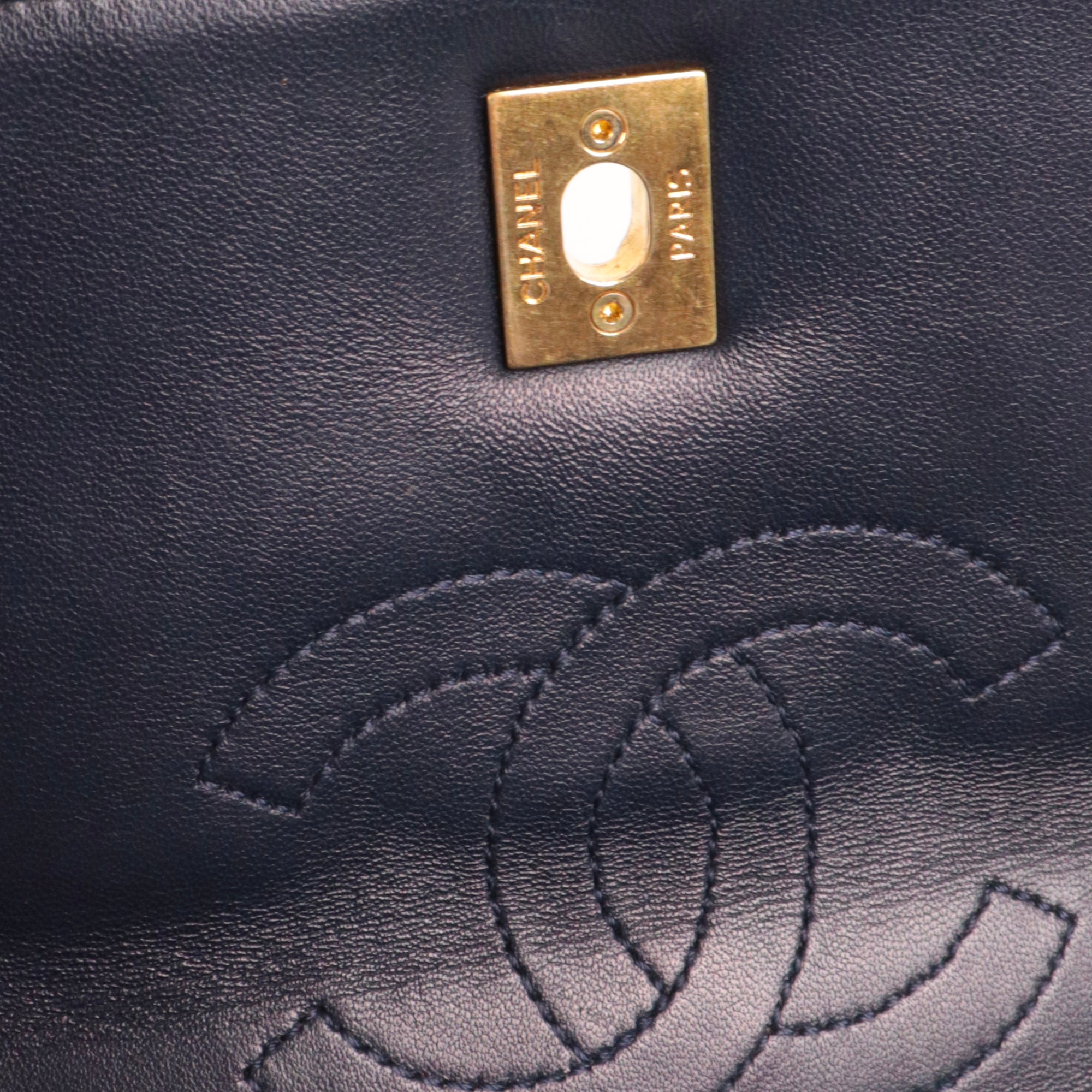 CHANEL - Trendy CC small handbag in navy blue leather