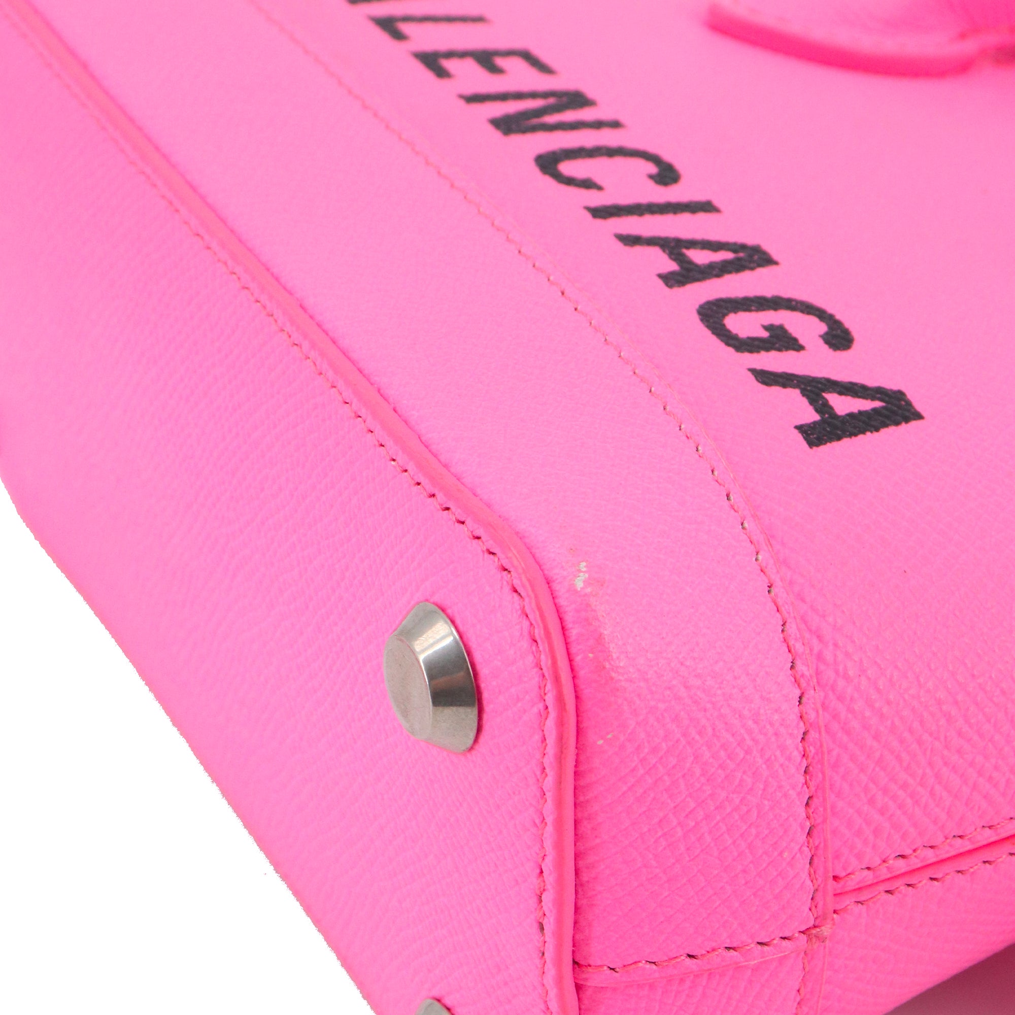 BALENCIAGA - Sac à bandoulière Ville Balenciaga en cuir grainé rose fluo