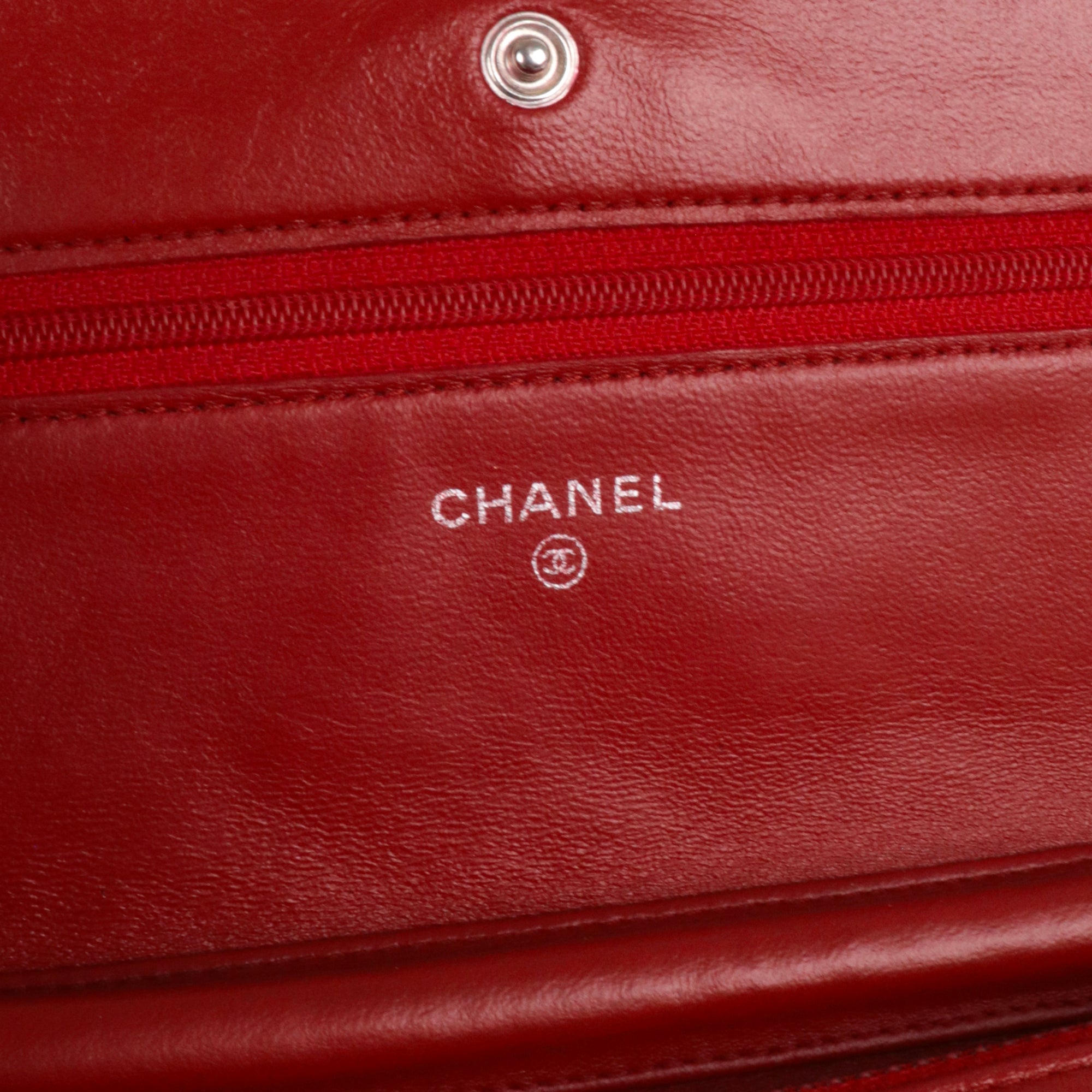 CHANEL - Sac Wallet On Chain Timeless/Classique Chanel en cuir lisse rouge bordeaux