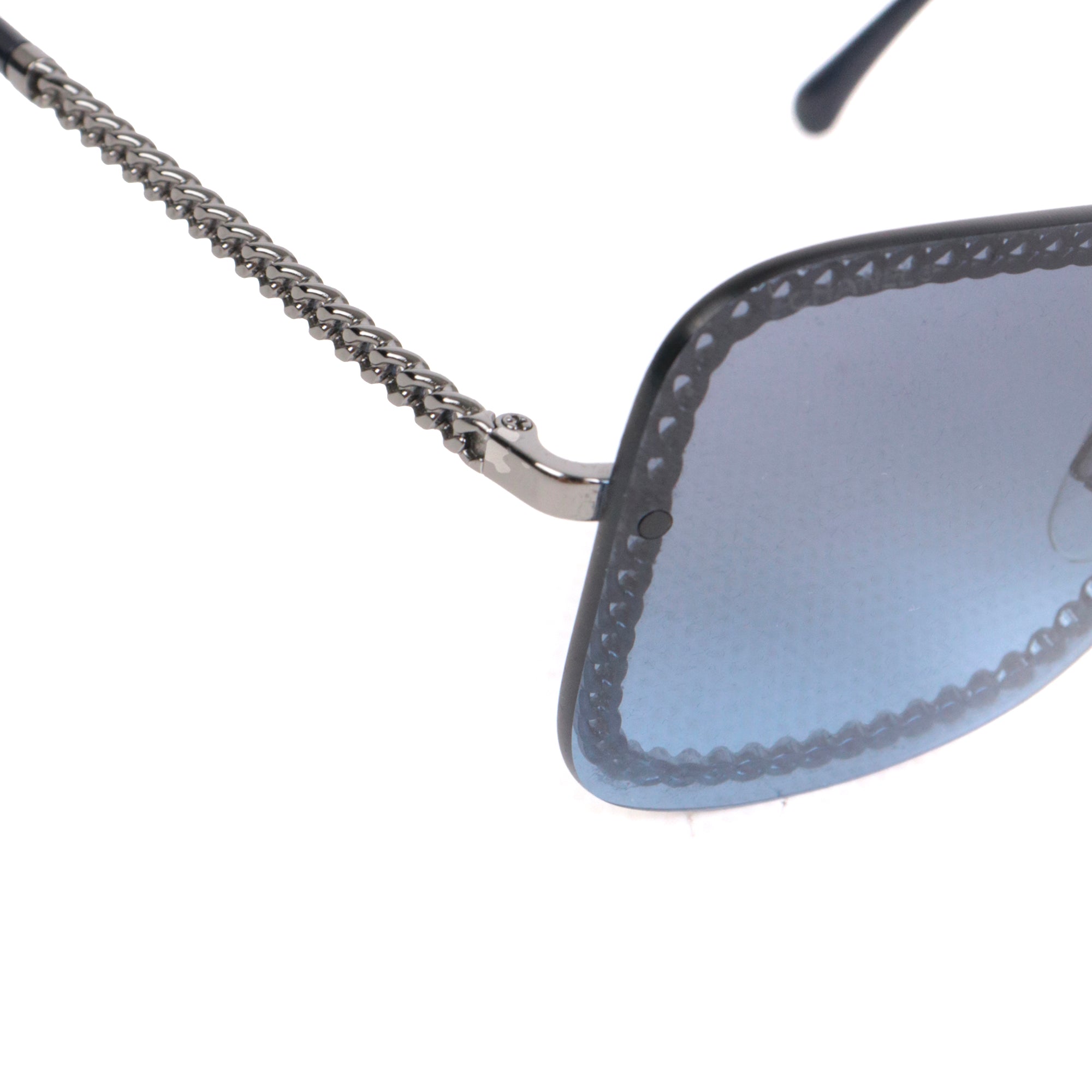 CHANEL - Lunettes de soleil Chanel en métal argenté