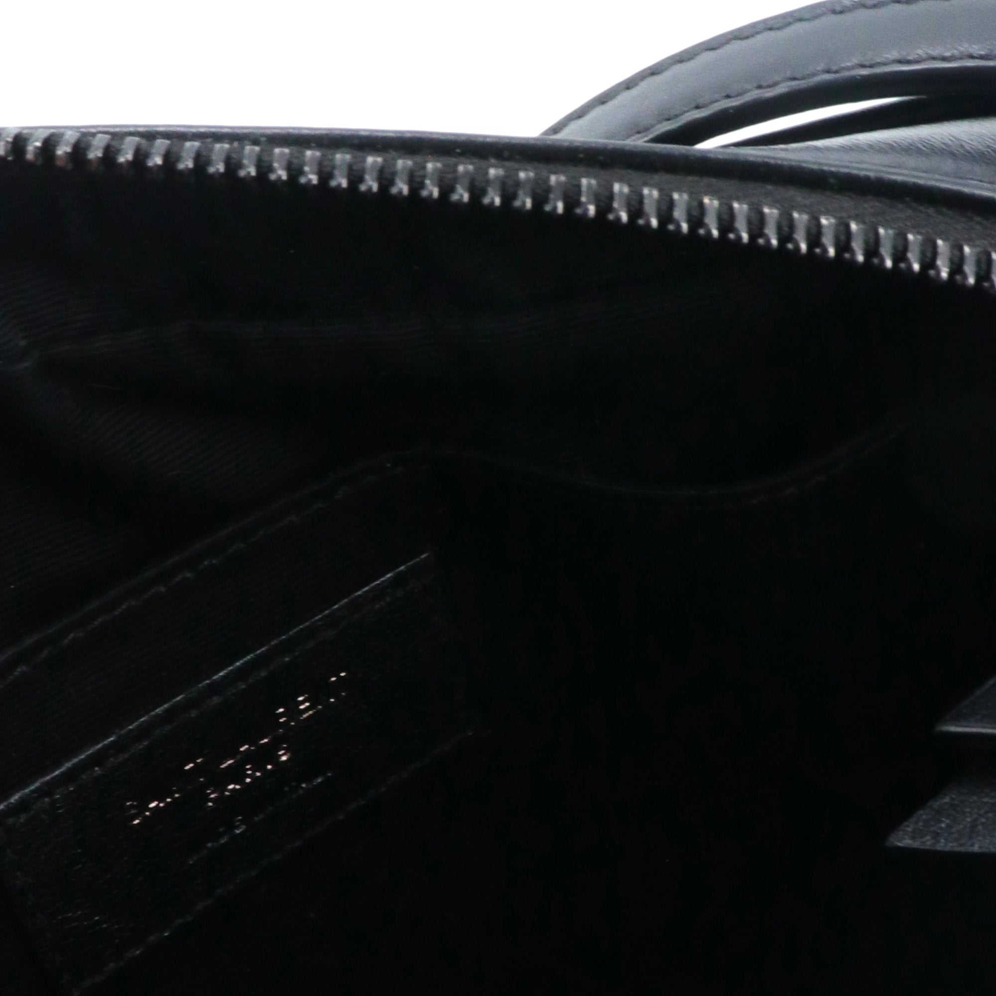 SAINT LAURENT - Sac à bandoulière Lou Saint Laurent en cuir chevron noir