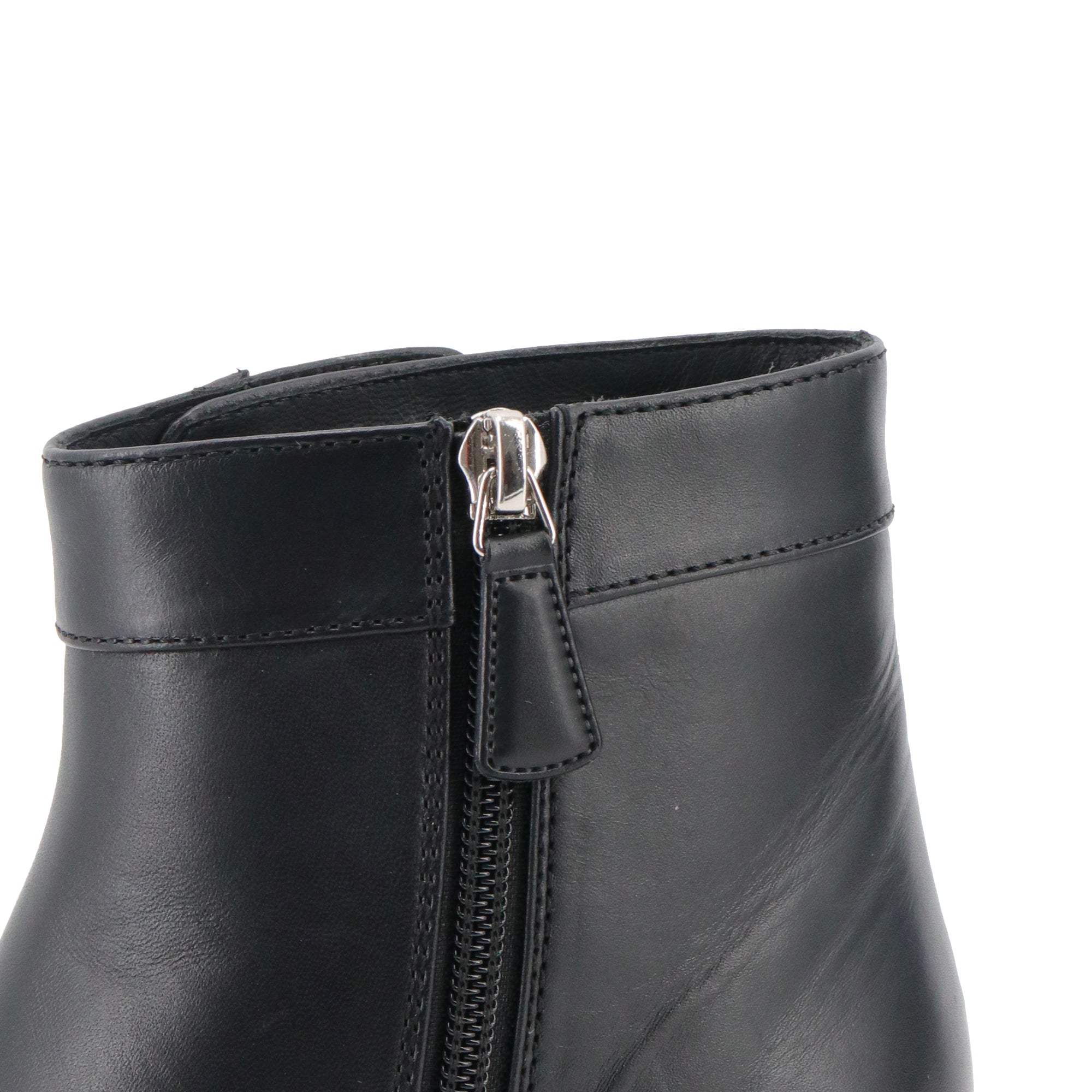 CHANEL - Bottines CC Chanel en cuir noir (T37)