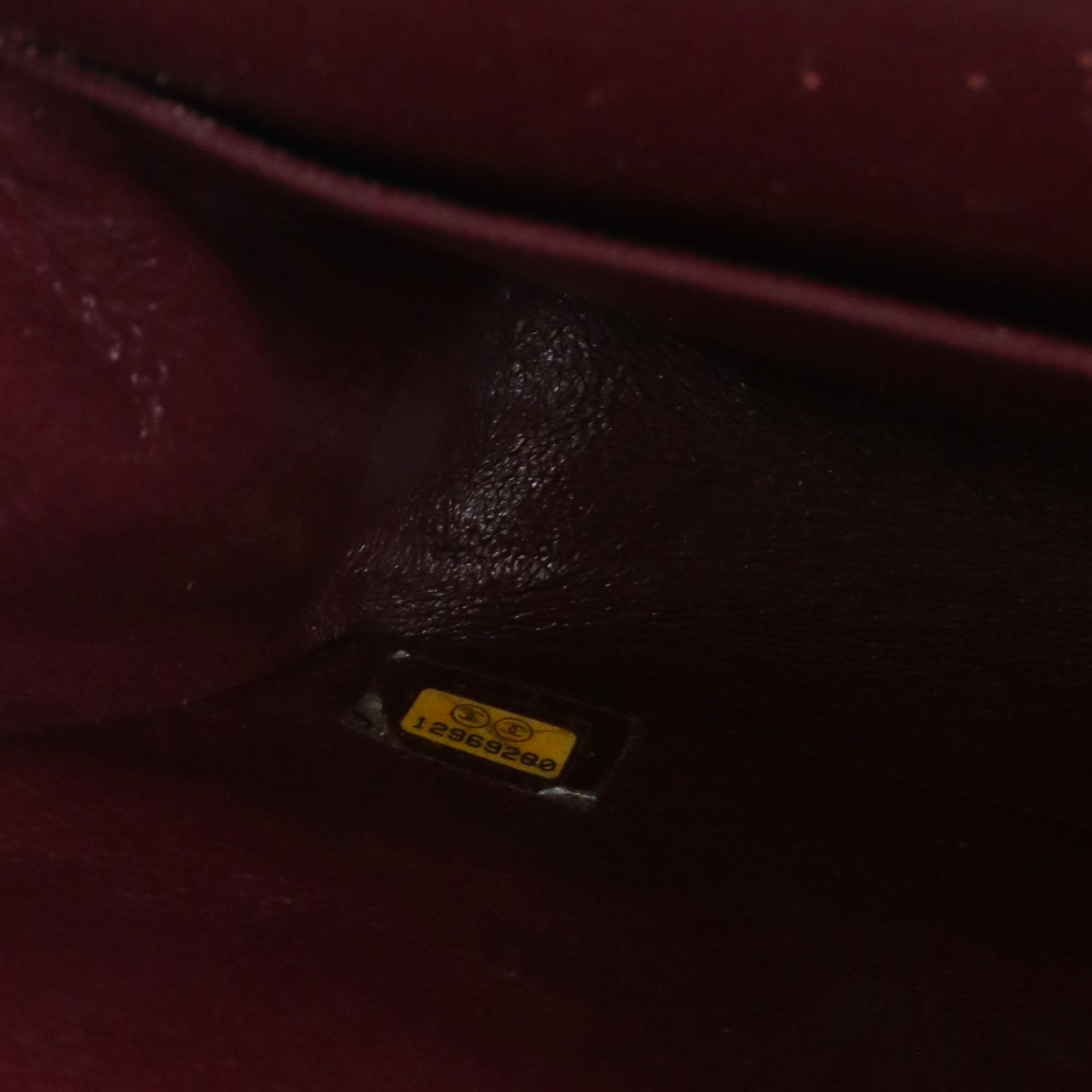 CHANEL - Sac à main Classique/Timeless 23 Chanel double flap en cuir matelassé noir