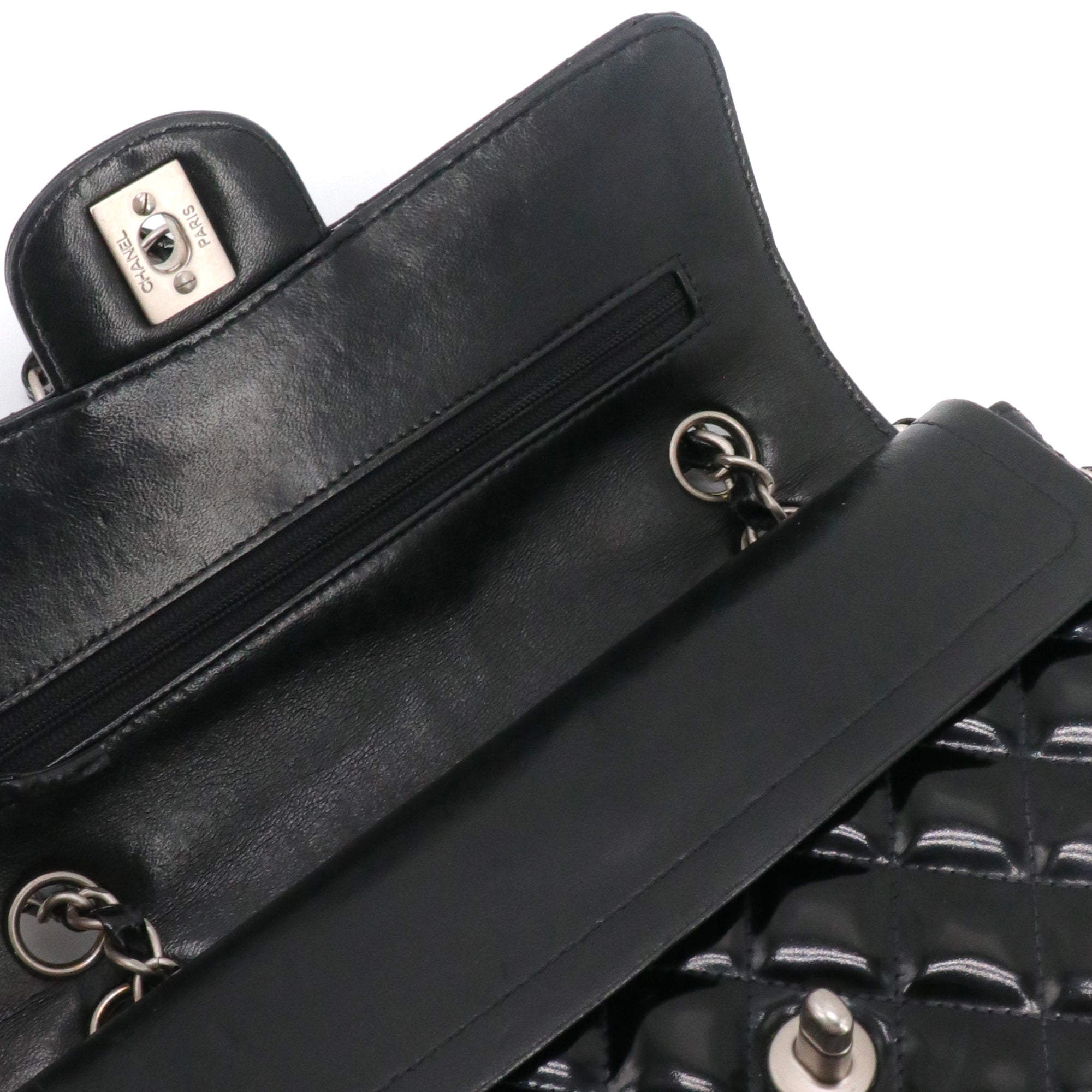 CHANEL - Sac à main Classique/Timeless 23 Chanel en cuir verni noir