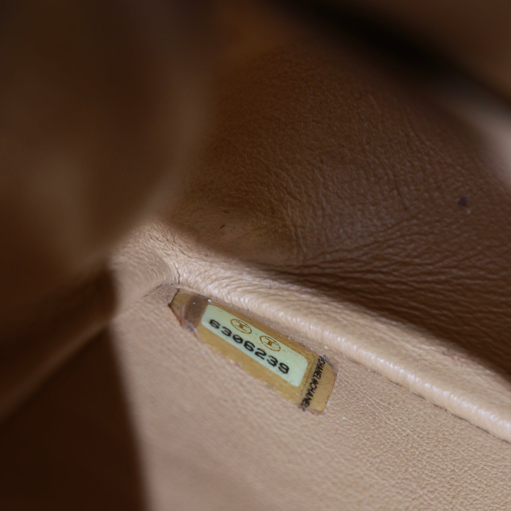 CHANEL - Sac à main Timeless 23 double flap en cuir matelassé marron