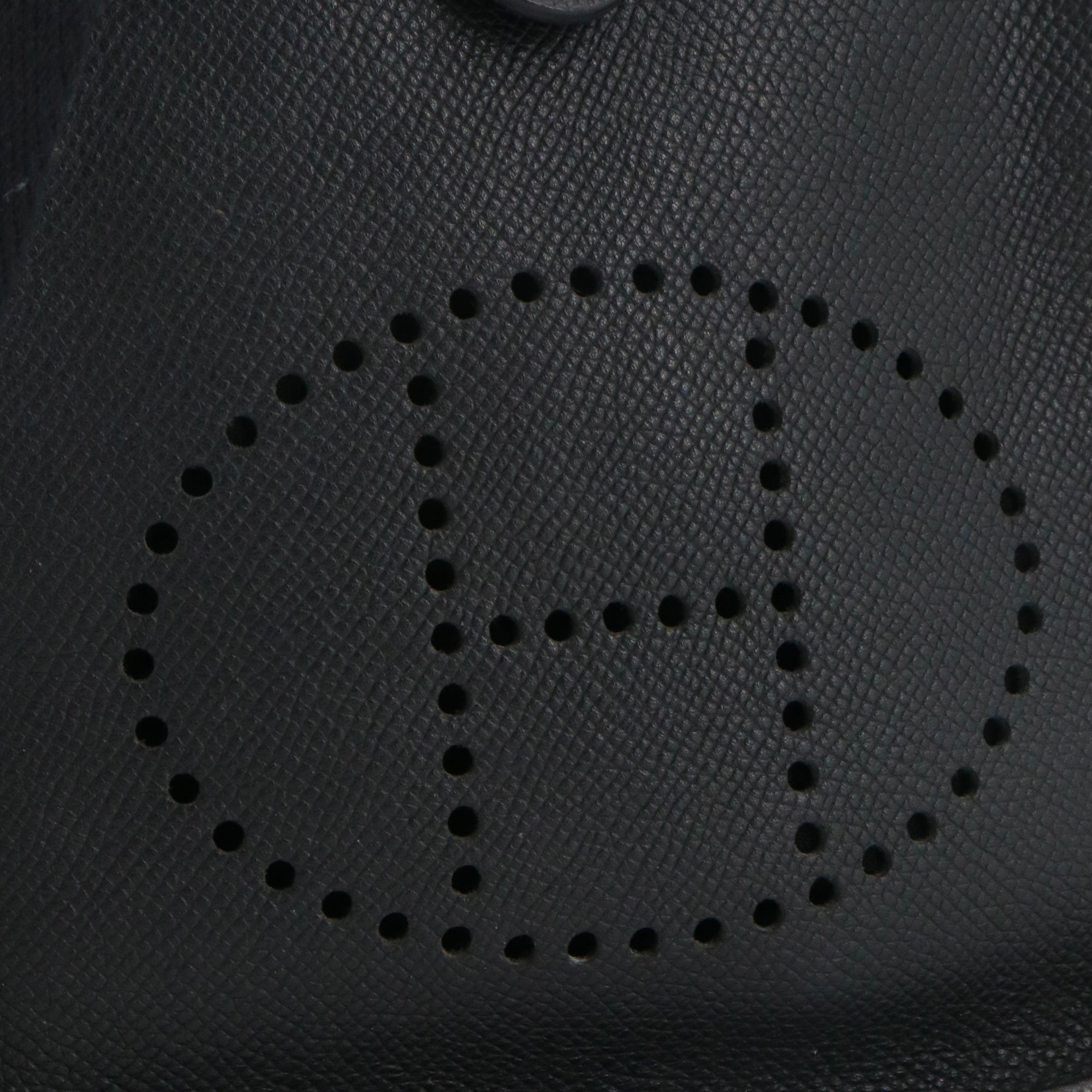HERMÈS - Sac à bandoulière Evelyne 16 Hermès en cuir epsom noir