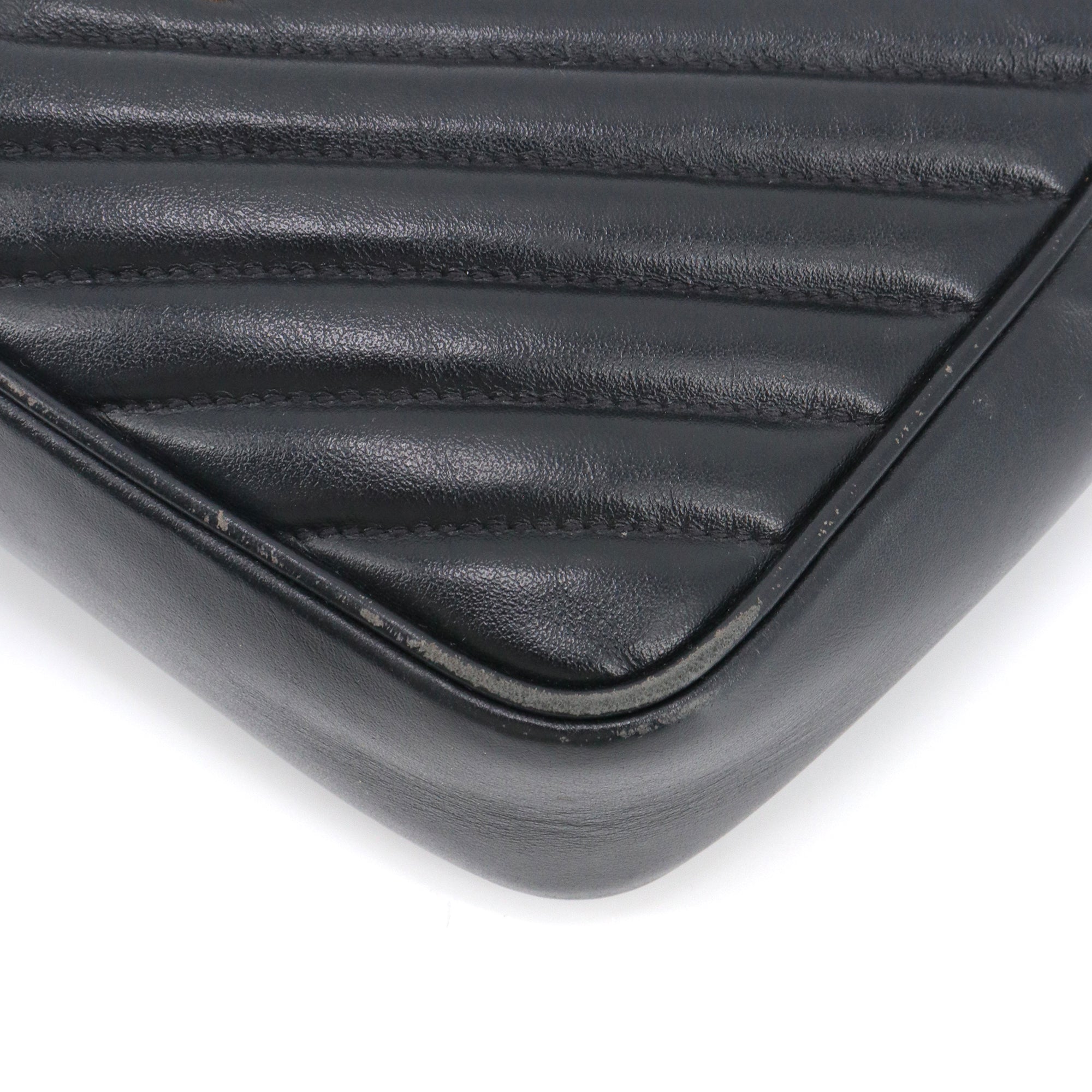 SAINT LAURENT - Sac à bandoulière Lou Saint Laurent en cuir chevron noir