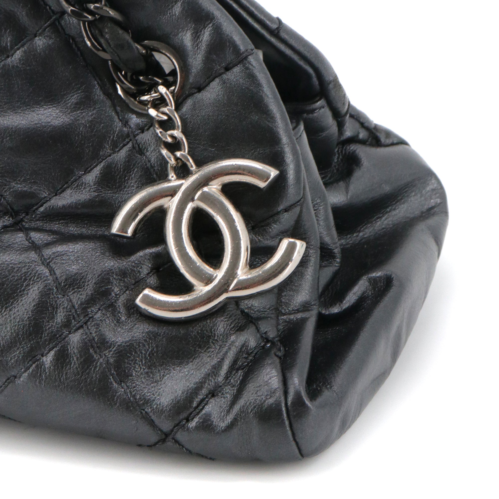 CHANEL - Sac à main Mademoiselle Chanel en cuir gris anthracite