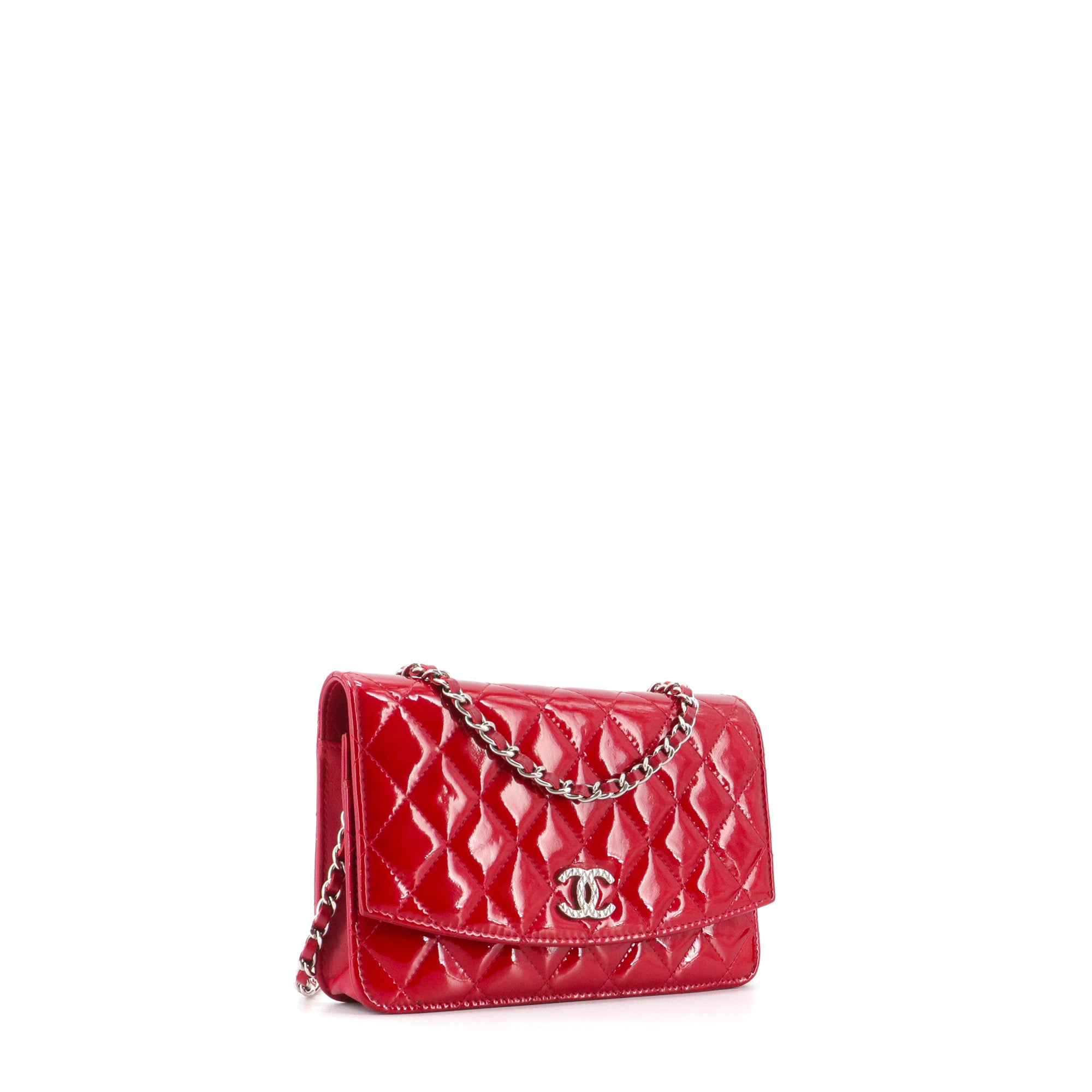 CHANEL - Sac Wallet On Chain Timeless Chanel en cuir verni rouge irisé