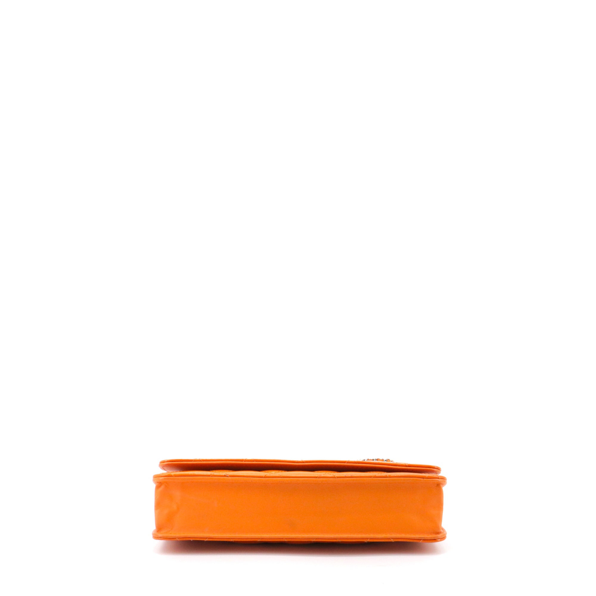 CHANEL - Sac Wallet On Chain Timeless Chanel en cuir verni orange