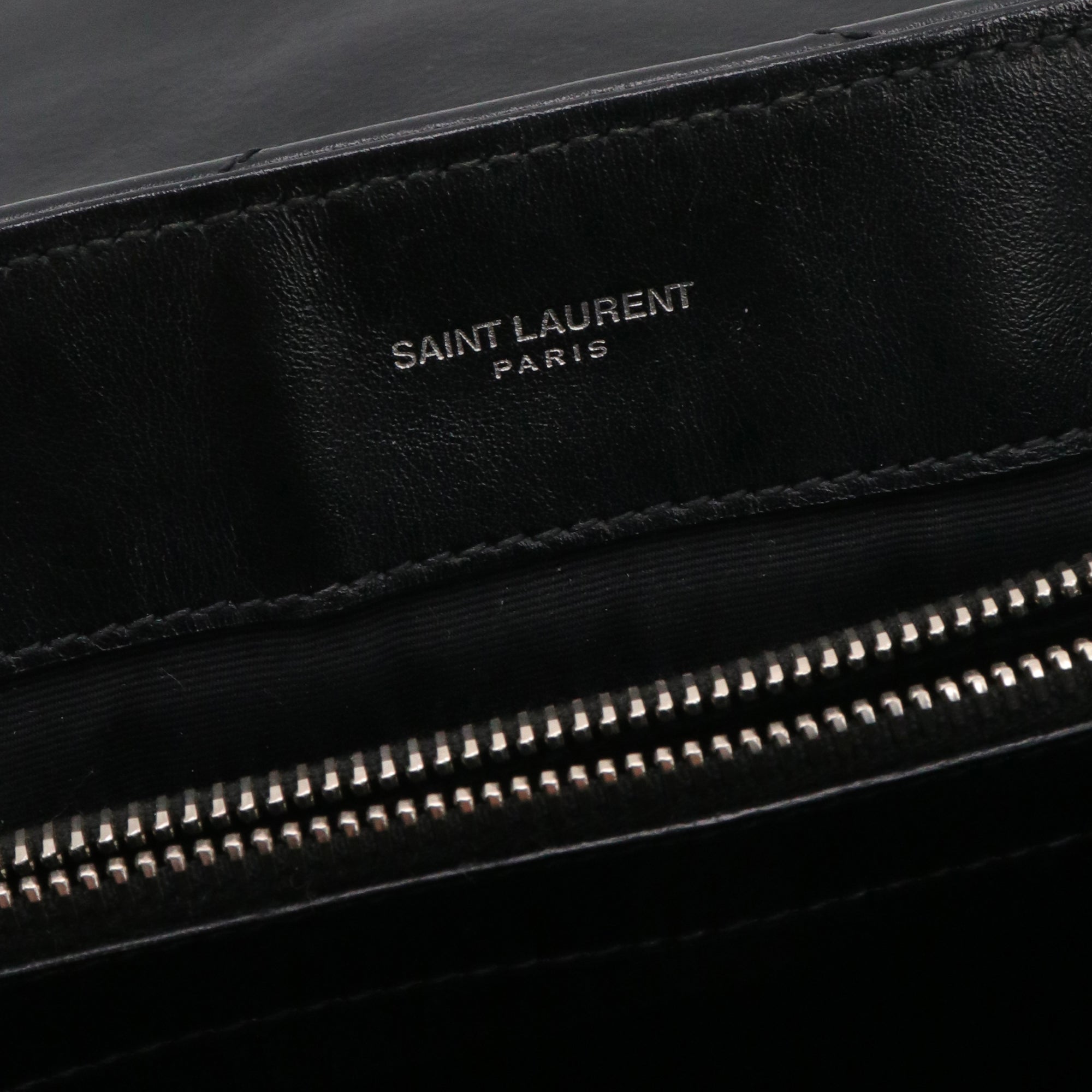 SAINT LAURENT - Sac à bandoulière Loulou medium Saint Laurent en cuir chevron noir