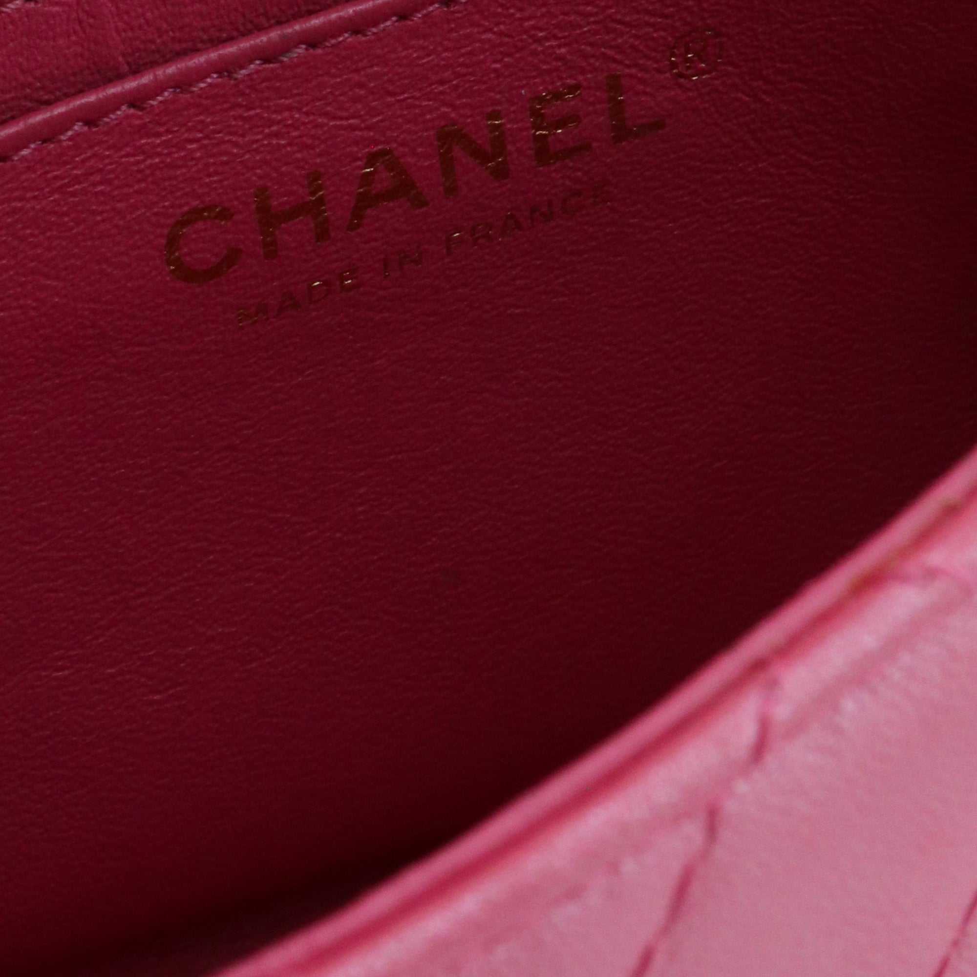 CHANEL - Sac à bandoulière Timeless/Classique Mini Square Chanel en cuir rose édition limitée