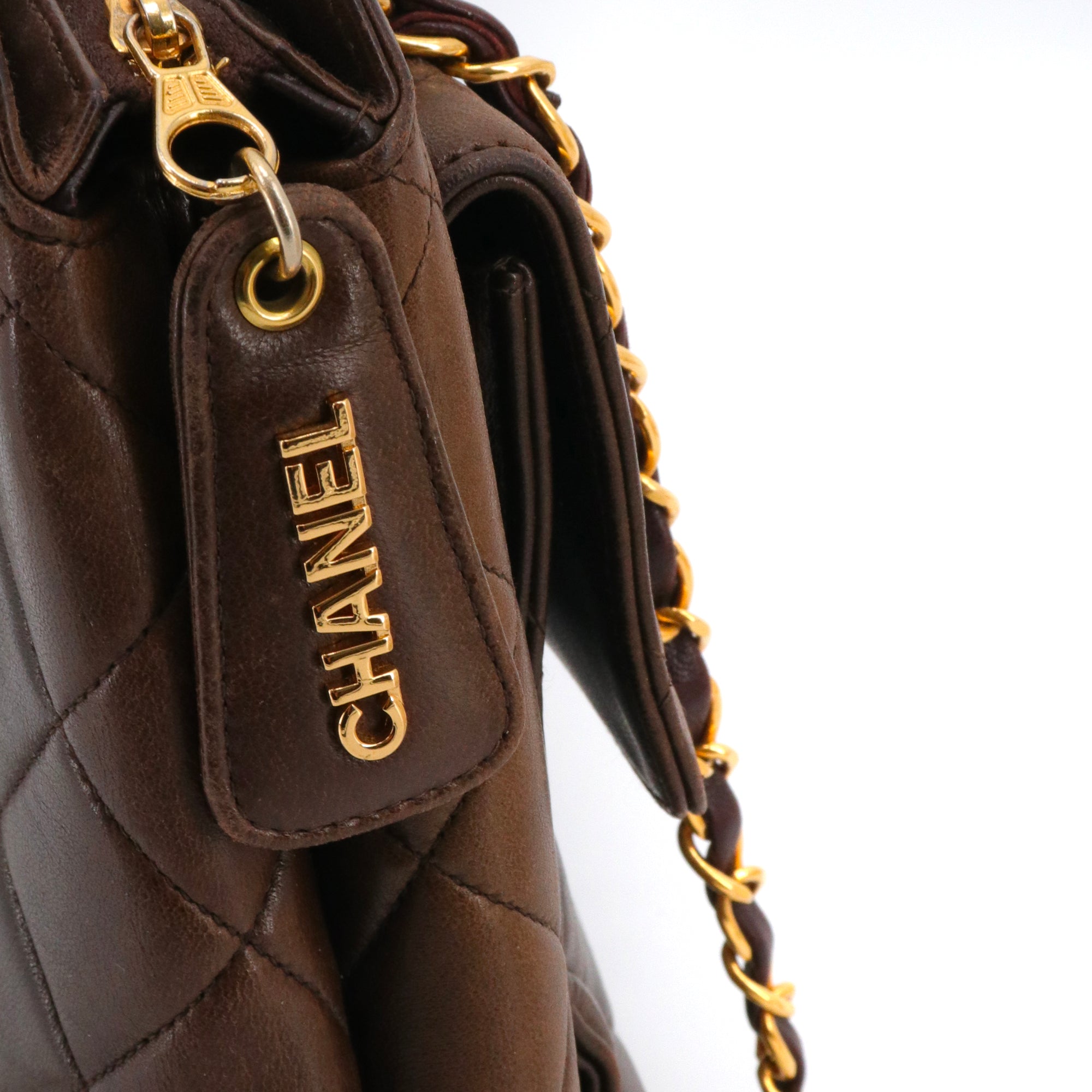 CHANEL - Sac à épaule Caméra Chanel en cuir marron