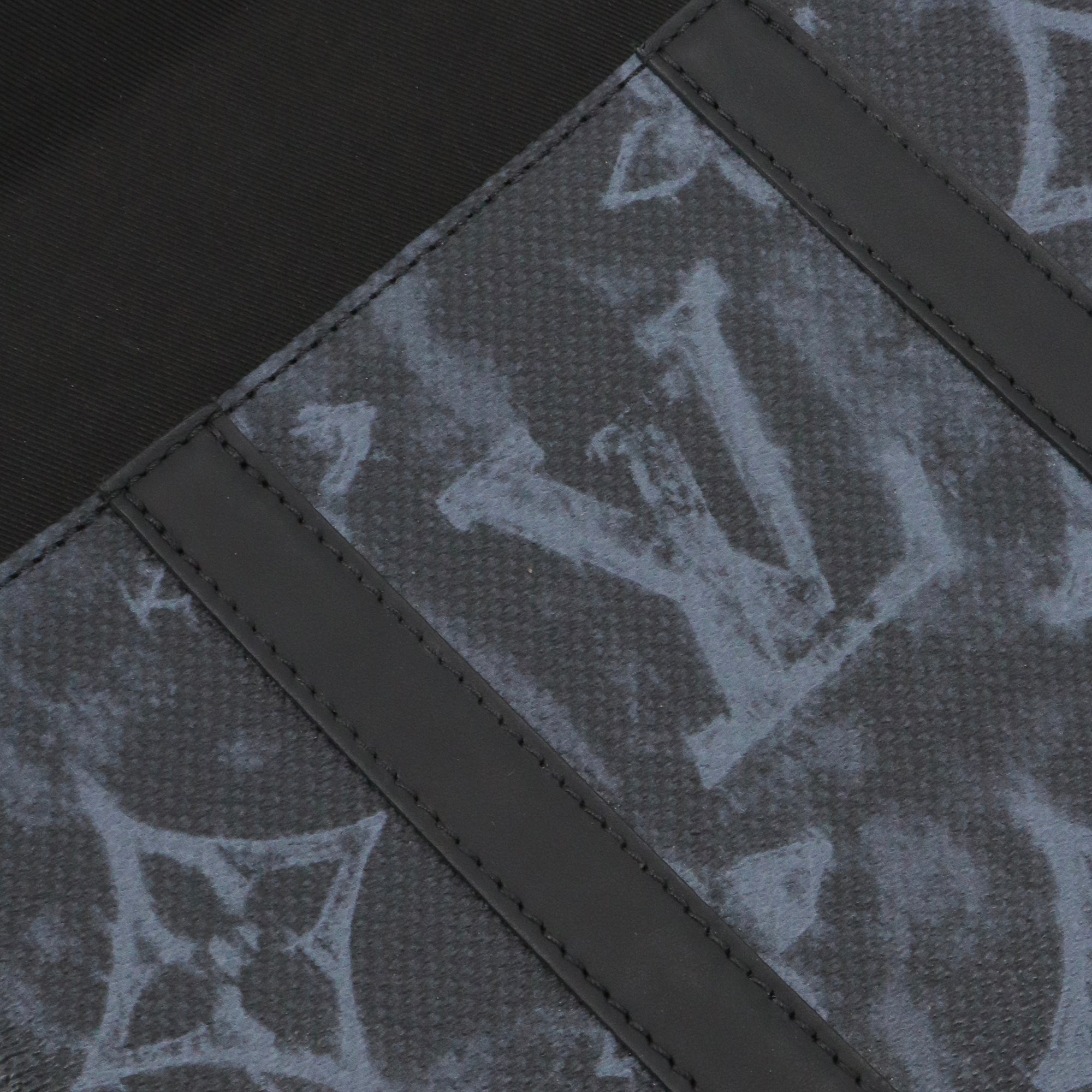 LOUIS VUITTON - Sacs à bandoulière Malle Monogram Louis Vuitton en toile noire pastel