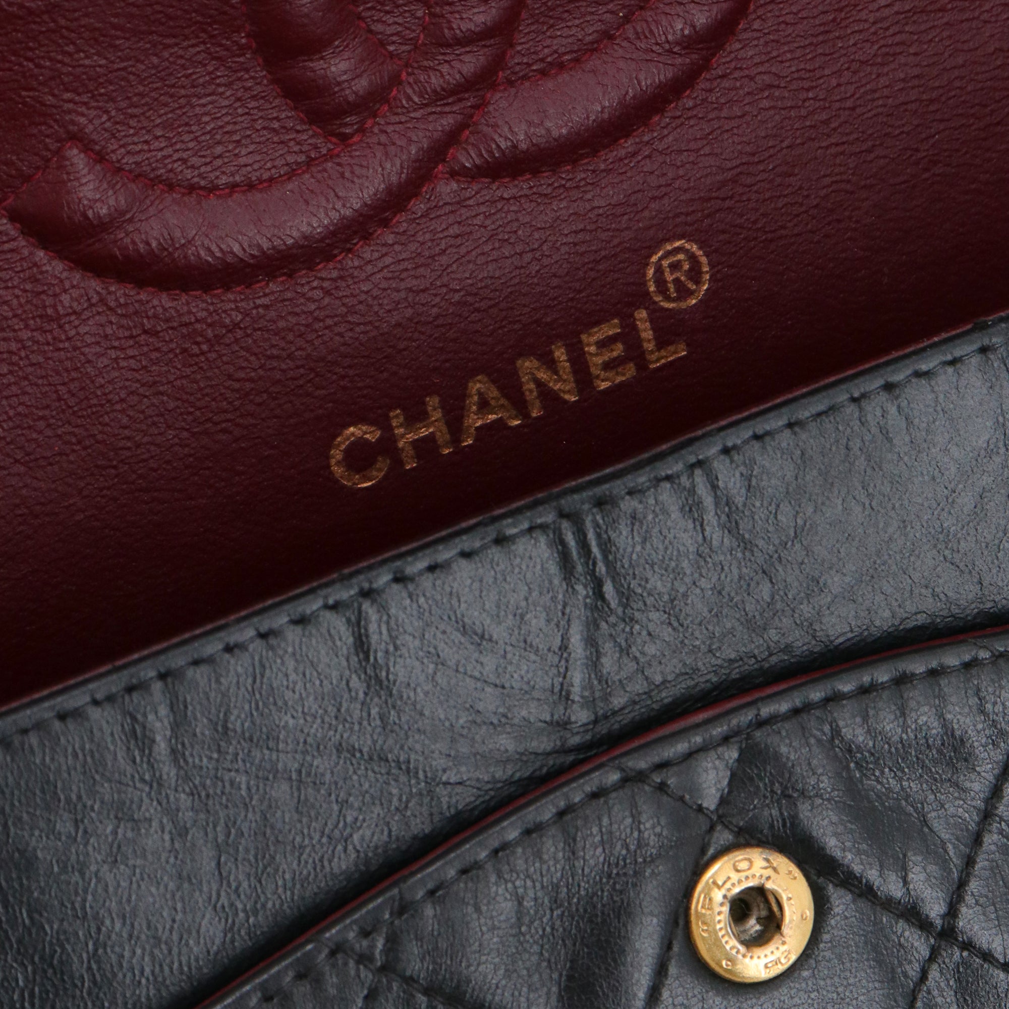 CHANEL - Sac à main Timeless/Classique medium Chanel double flap en cuir matelassé noir vintage