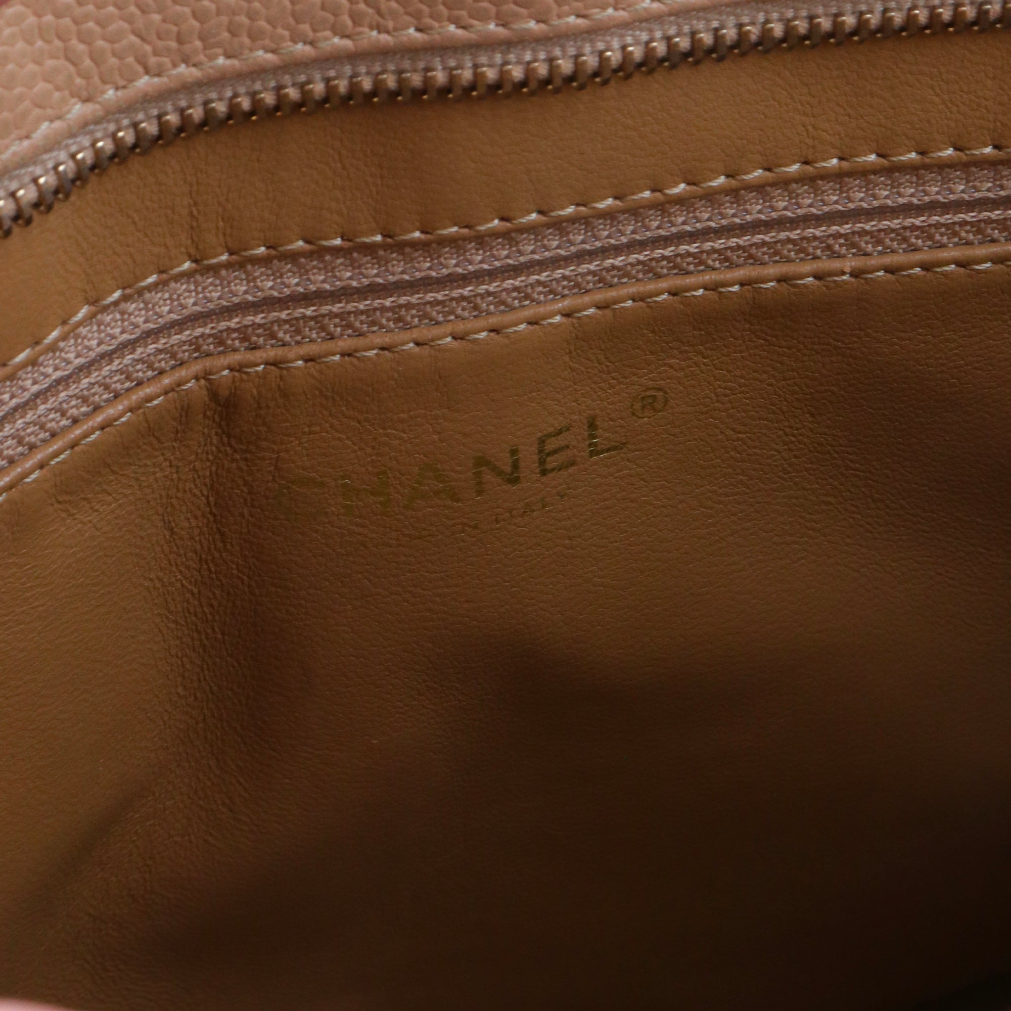 CHANEL - Sac à main Medaillon Chanel cuir caviar beige vintage