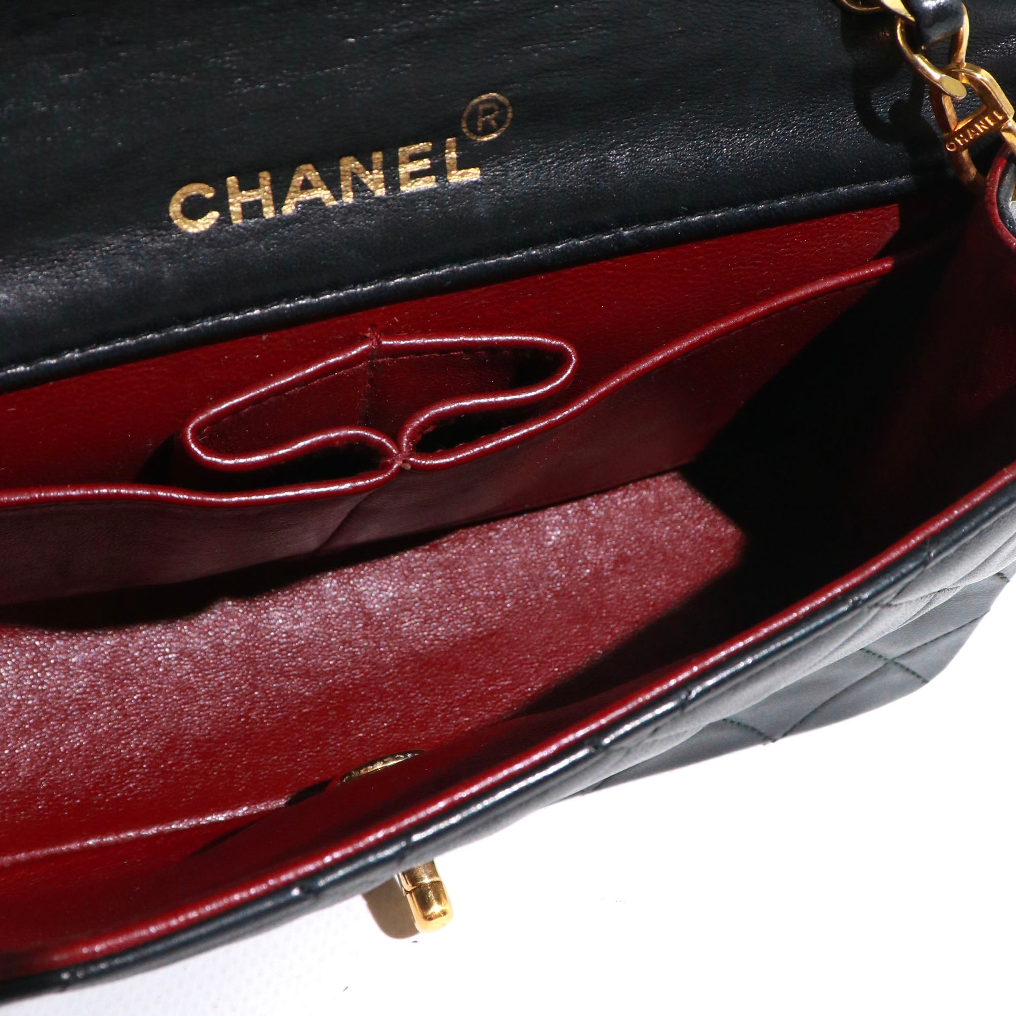 CHANEL - Sac à bandoulière Mademoiselle vintage Chanel en cuir matelassé noir