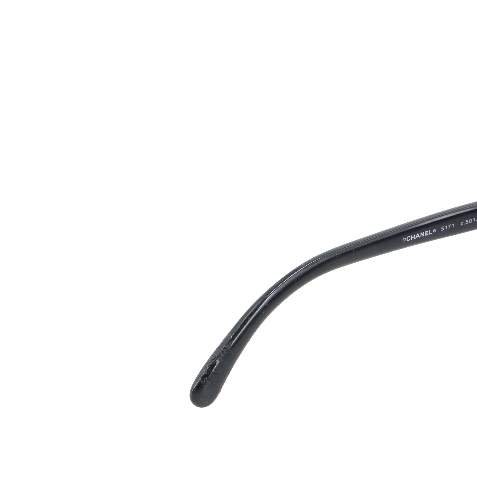 CHANEL - Lunettes de soleil Chanel en plastique noir