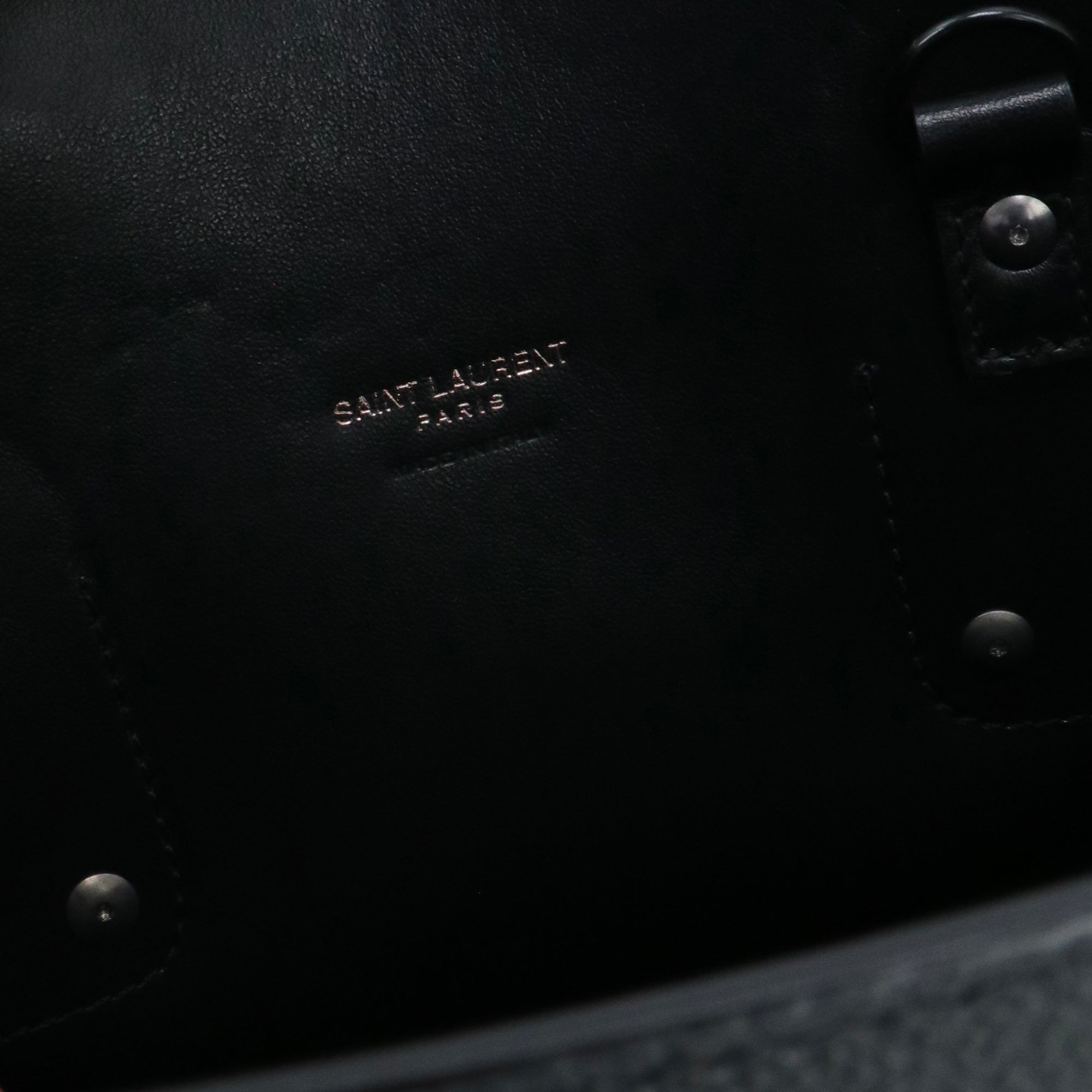 SAINT LAURENT - Sac de Jour Large Saint Laurent en cuir grainé noir
