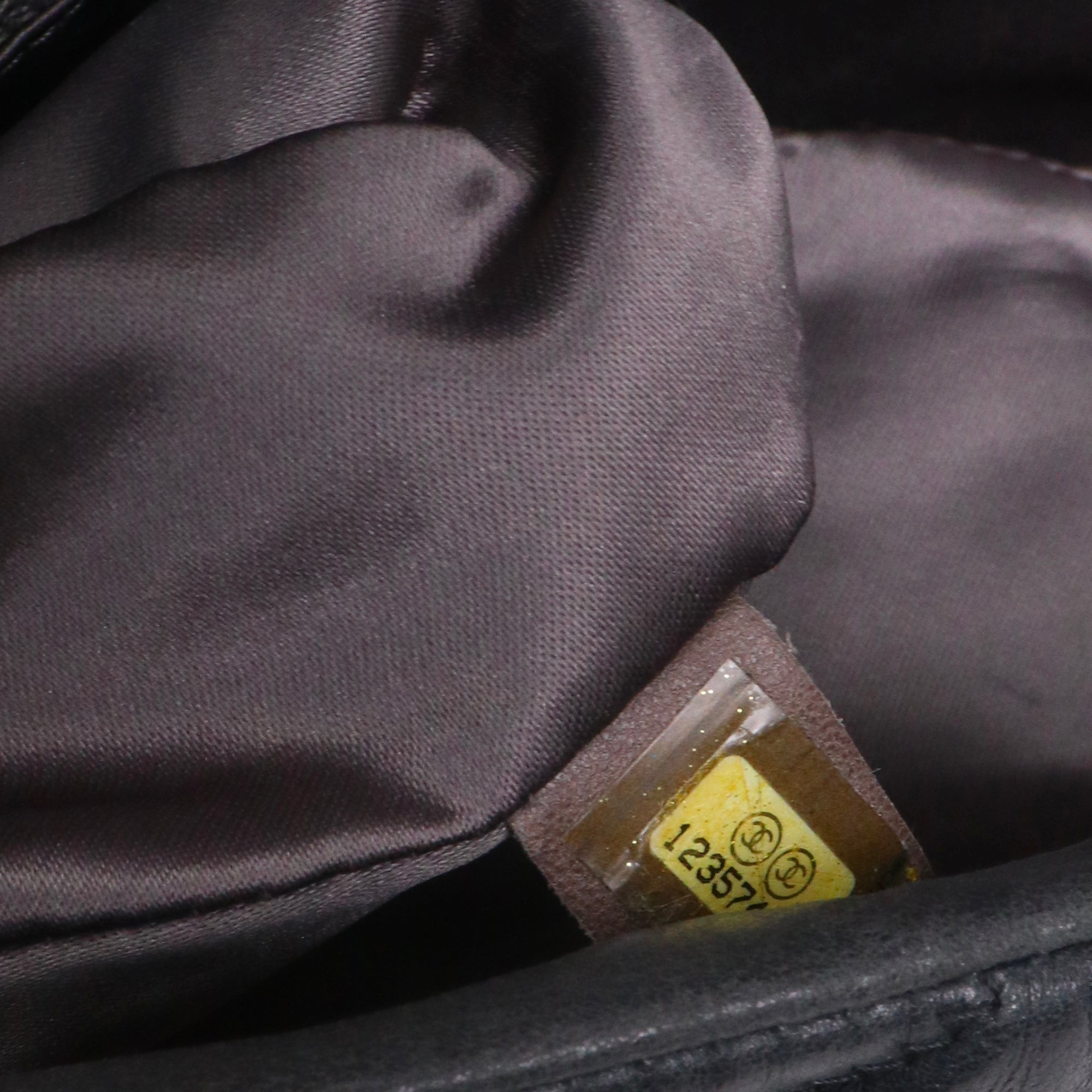 CHANEL - Sac à main Timeless/Classique Chanel simple flap Chanel en cuir froissé bulle gris