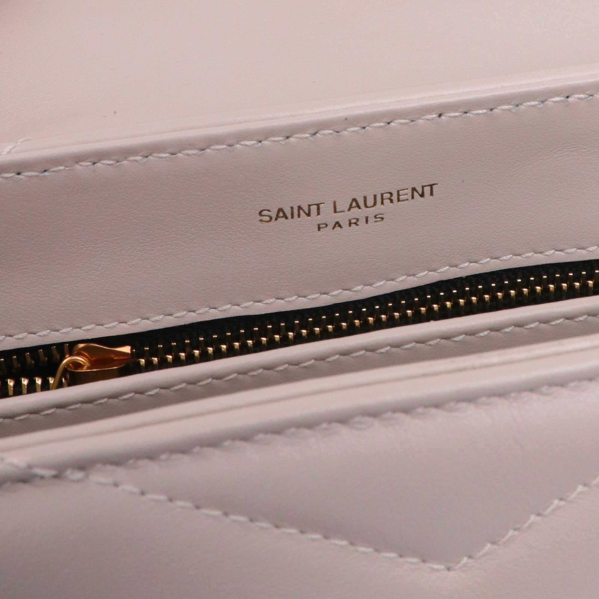 SAINT LAURENT - Saint Laurent Loulou small shoulder bag in black quilted leather
