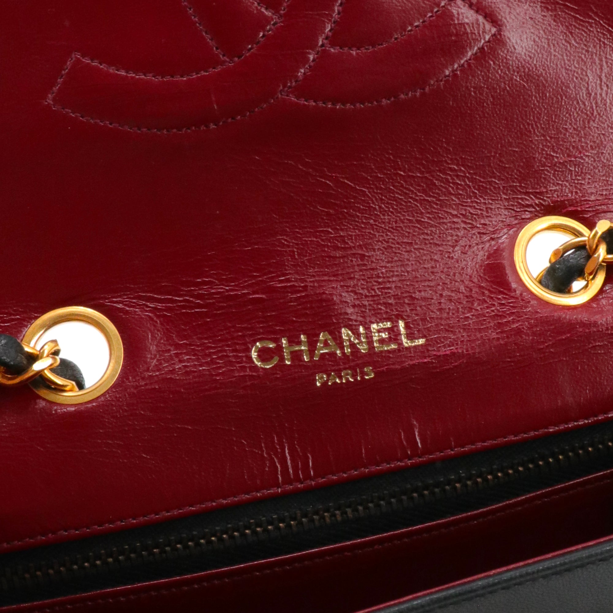 CHANEL - Sac à main Chanel en cuir chevron lisse noir vintage