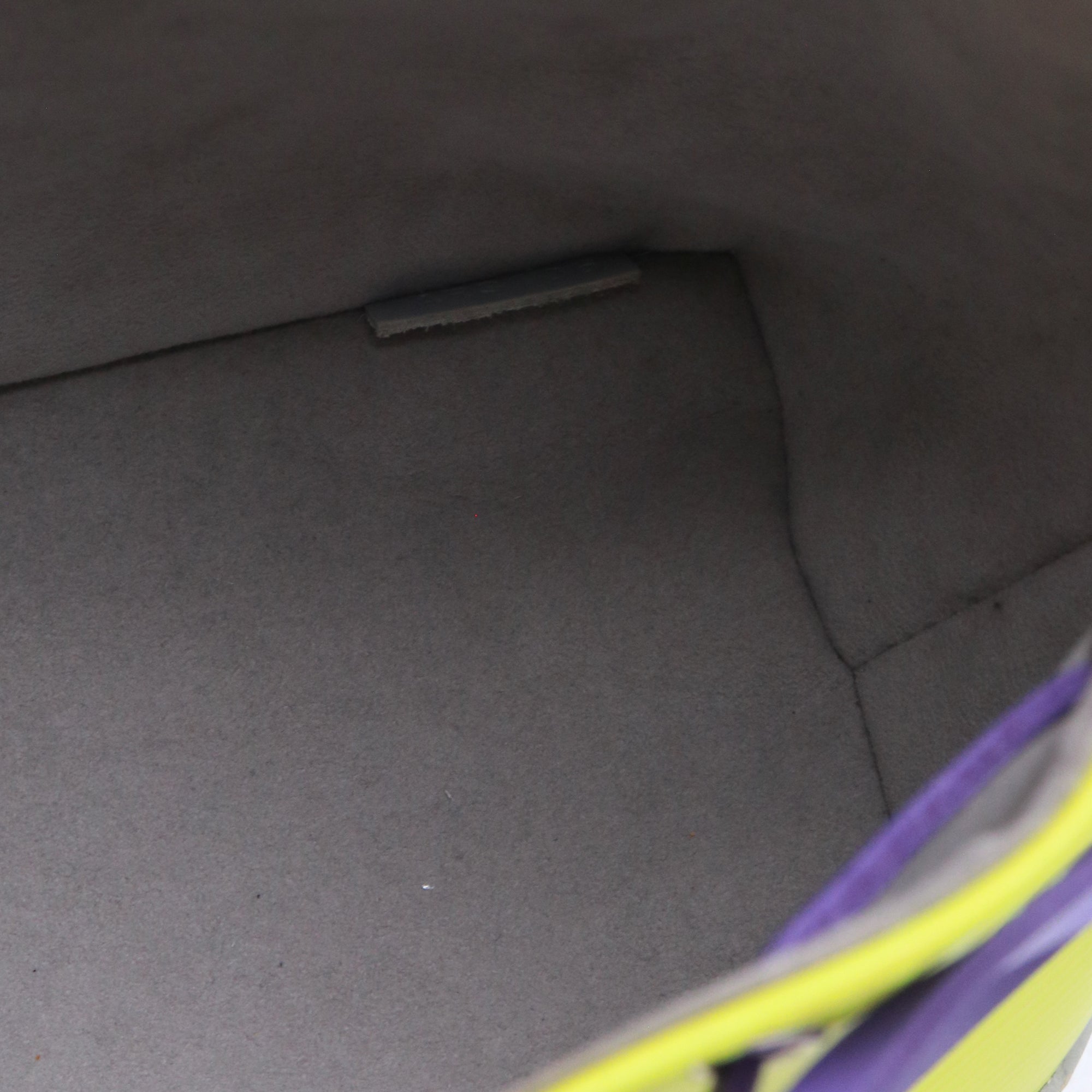 LOUIS VUITTON - Sac à bandoulière Noé mini Louis Vuitton en cuir épi jaune