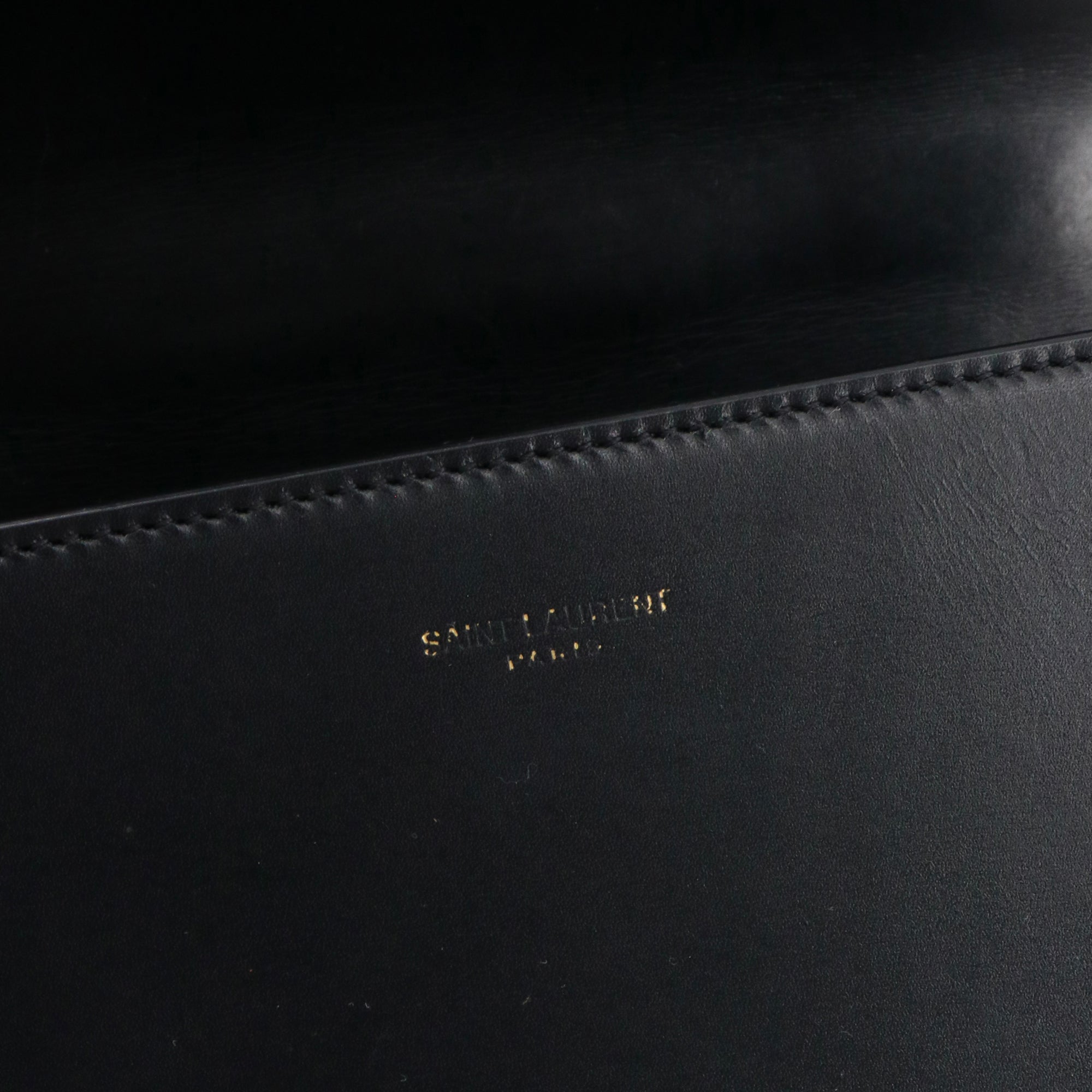 SAINT LAURENT - Sac à bandoulière Cassandra Top Handle medium Saint Laurent en cuir box noir